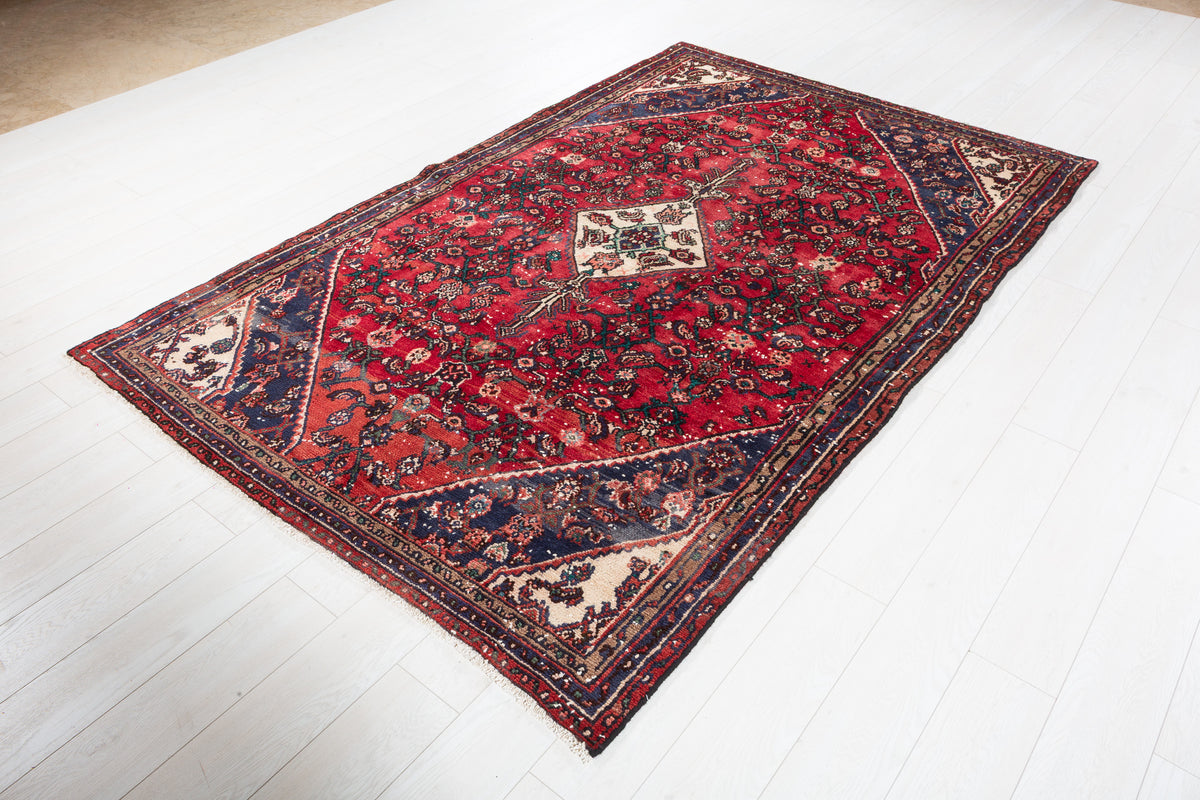 Vintage Red Geometric Rug – 8' 2" x 5' 3" (250 x 159 cm)