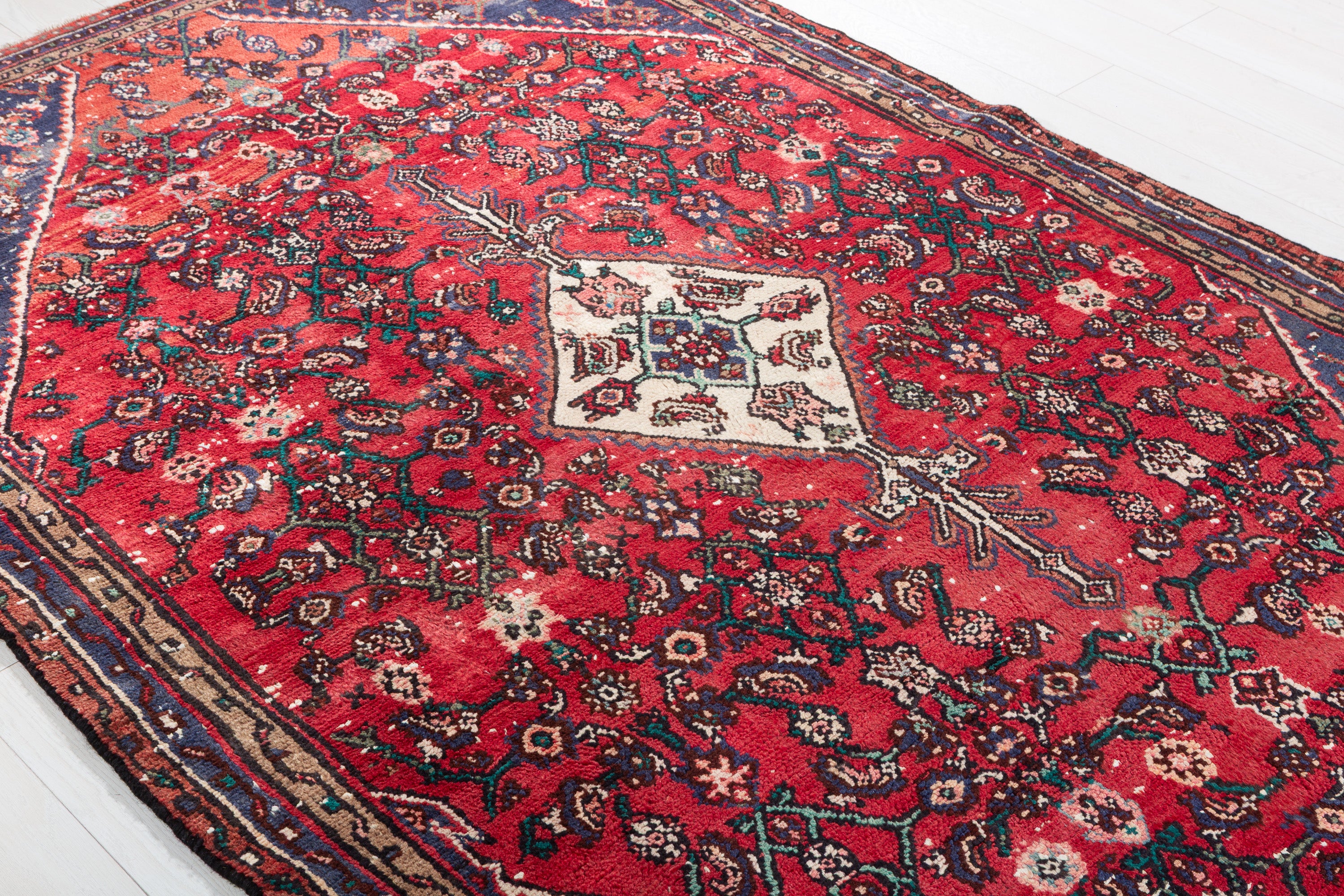Vintage Red Geometric Rug – 8' 2" x 5' 3" (250 x 159 cm)