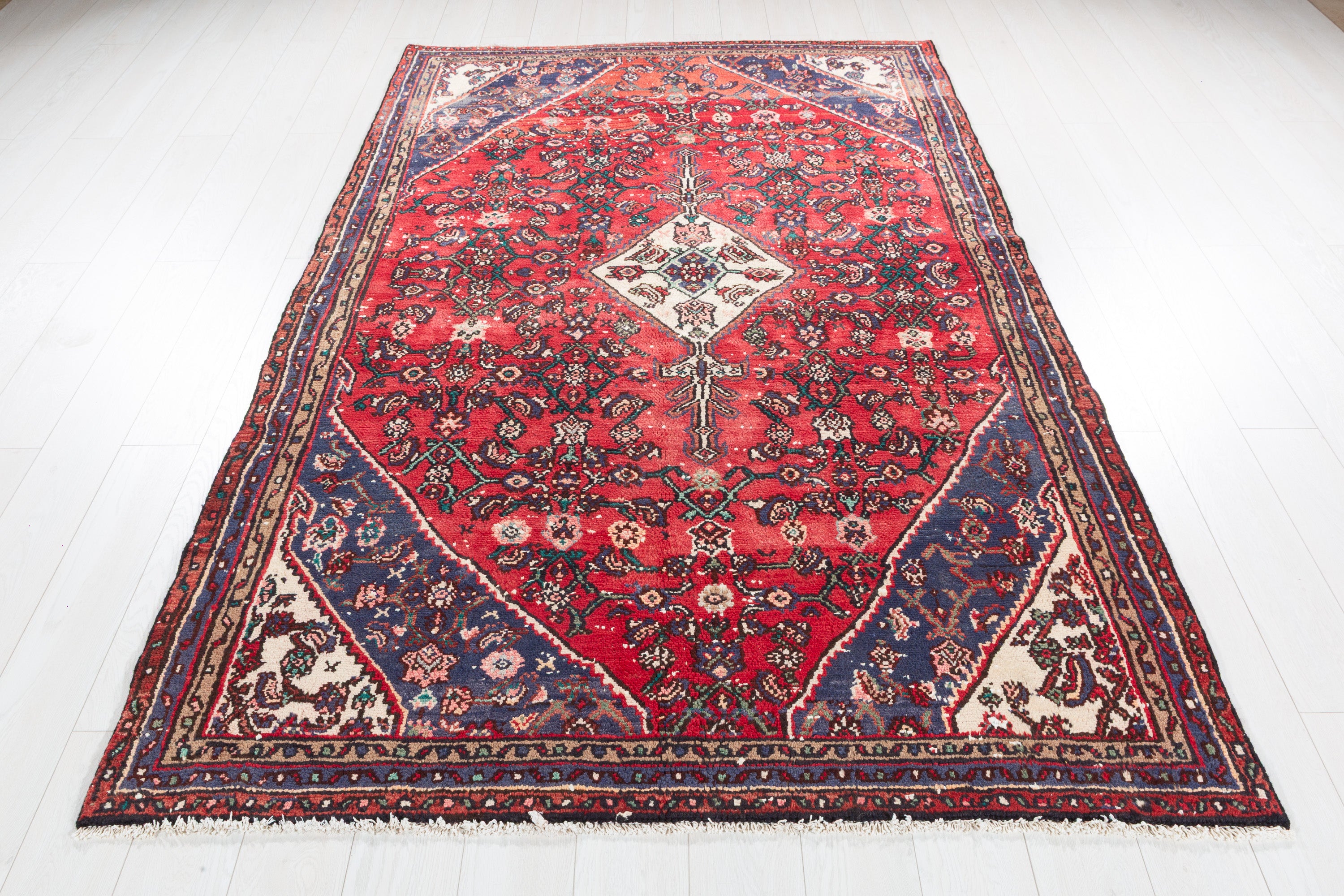 Vintage Red Geometric Rug – 8' 2" x 5' 3" (250 x 159 cm)