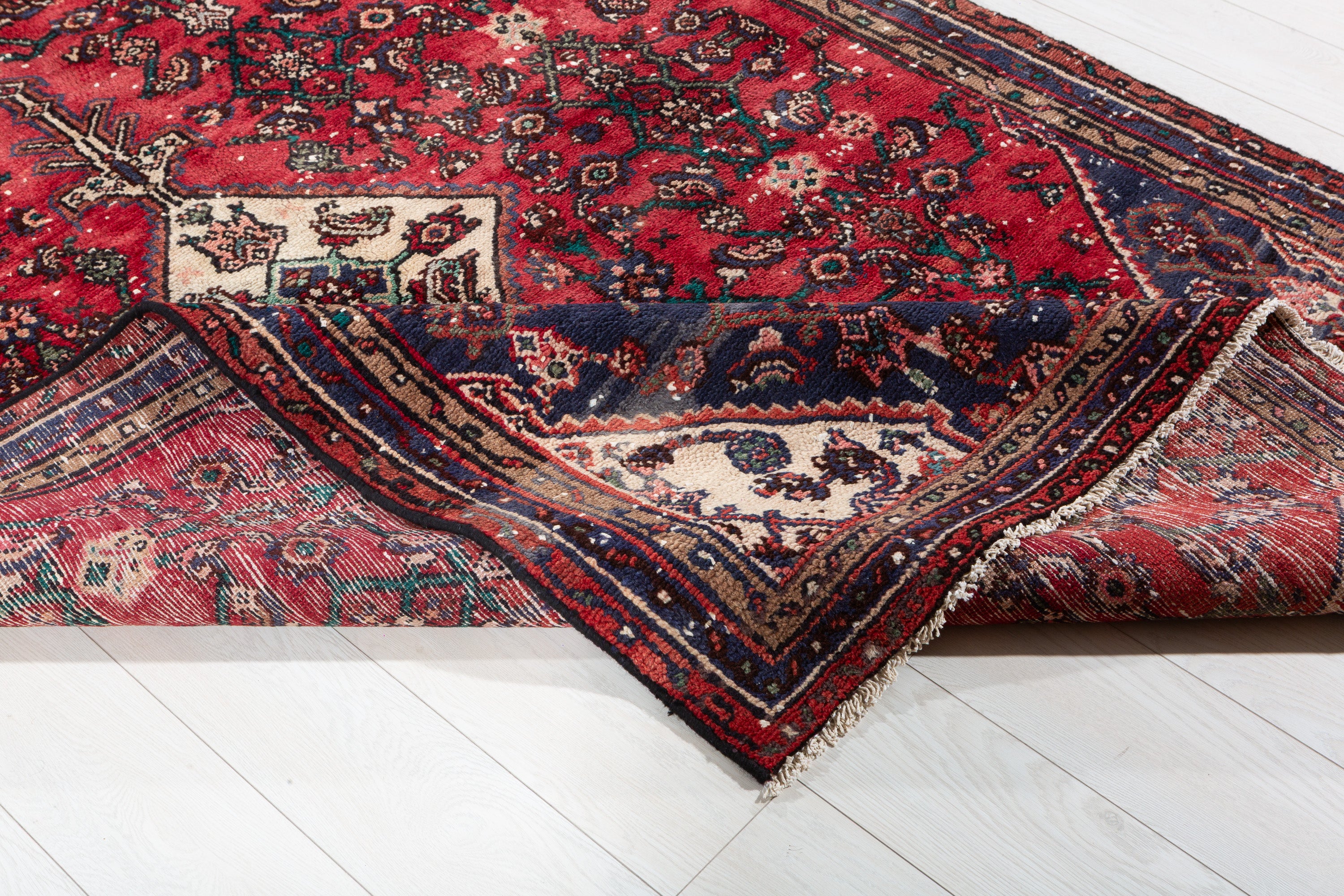 Vintage Red Geometric Rug – 8' 2" x 5' 3" (250 x 159 cm)