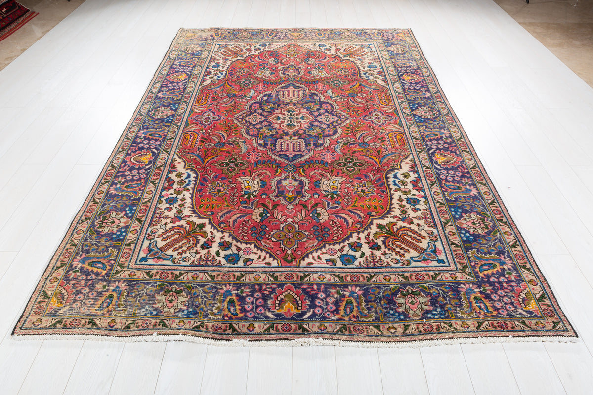 Vintage Red and Navy Blue Floral Rug – 9' 10" x 6' 6" (299 x 199 cm)