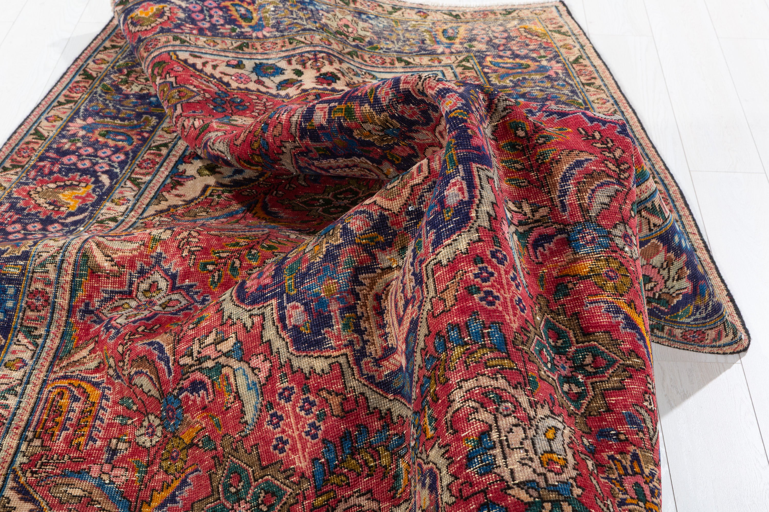 Vintage Red and Navy Blue Floral Rug – 9' 10" x 6' 6" (299 x 199 cm)