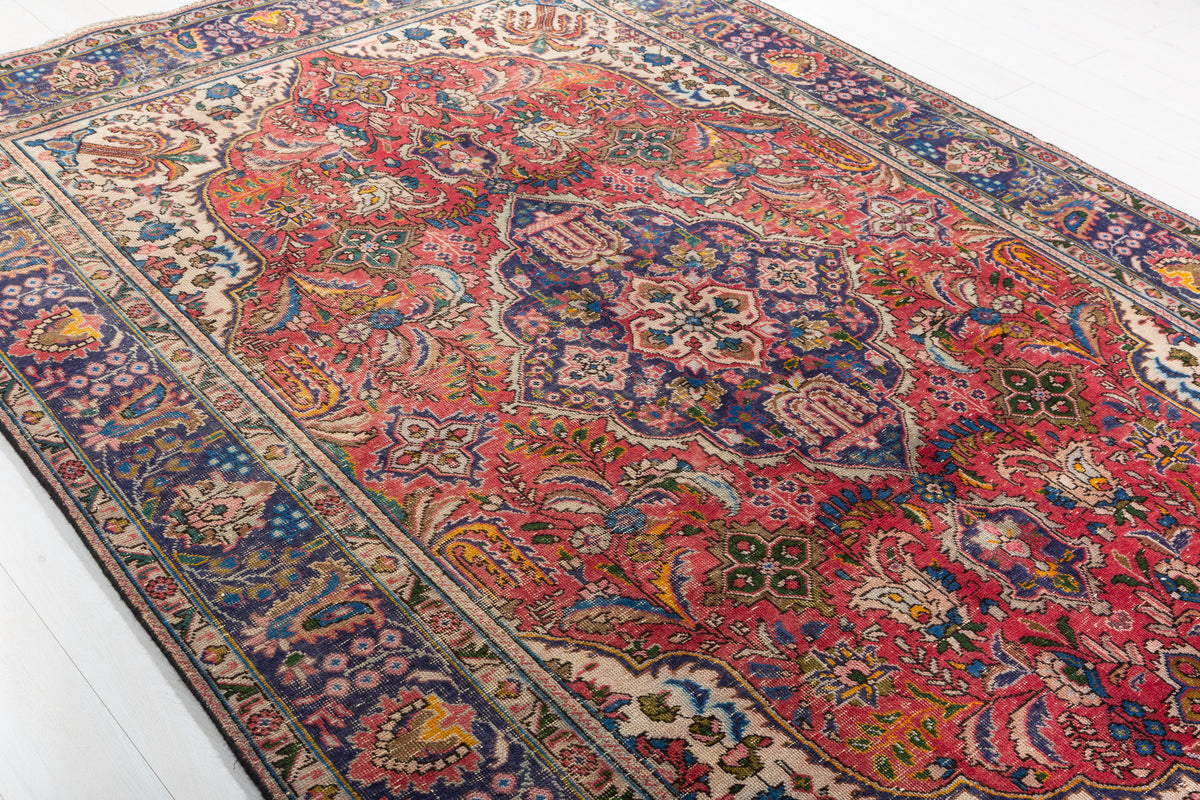 Vintage Red and Navy Blue Floral Rug – 9' 9" x 6' 7" (297 x 200 cm)