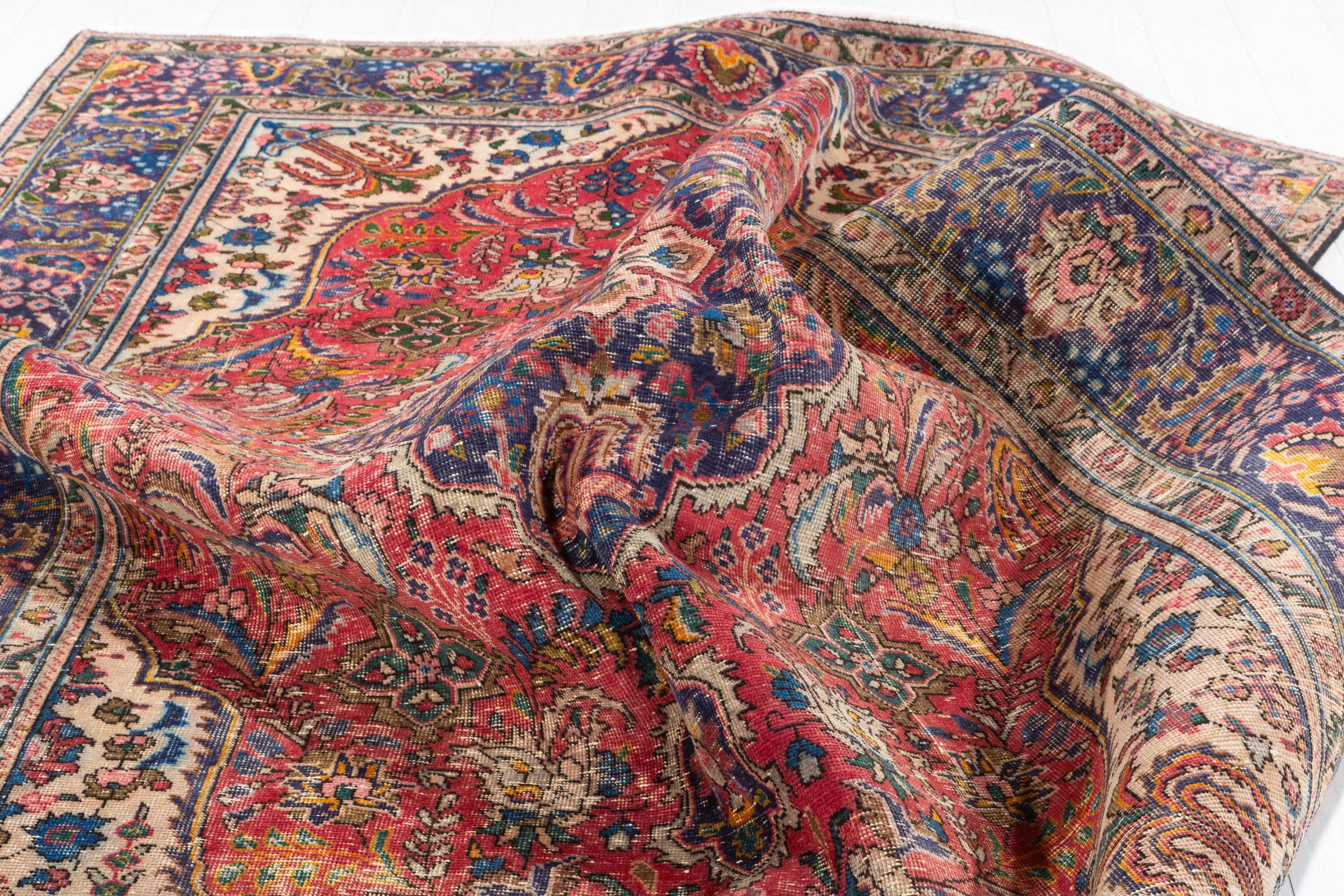 Vintage Red and Navy Blue Floral Rug – 9' 9" x 6' 7" (297 x 200 cm)