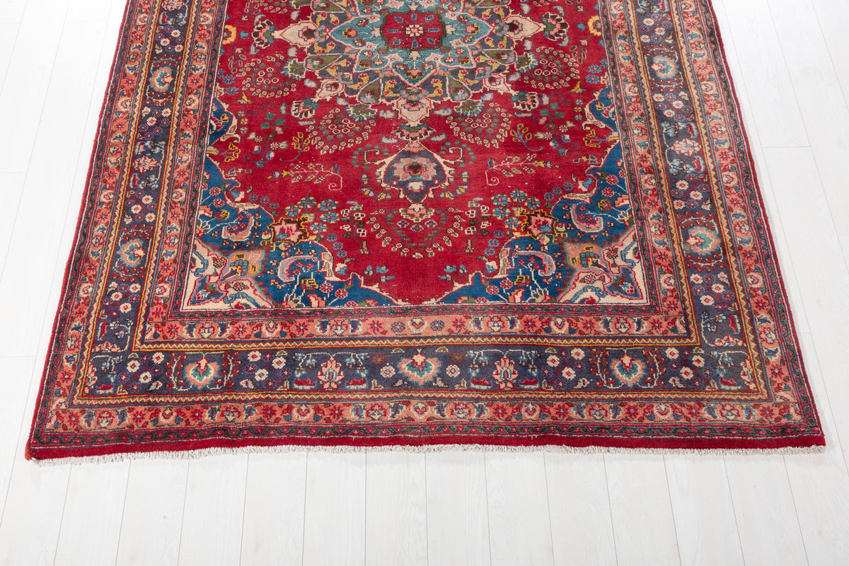 Vintage Red Floral Rug – 9' 4" x 6' 4" (284 x 194 cm)