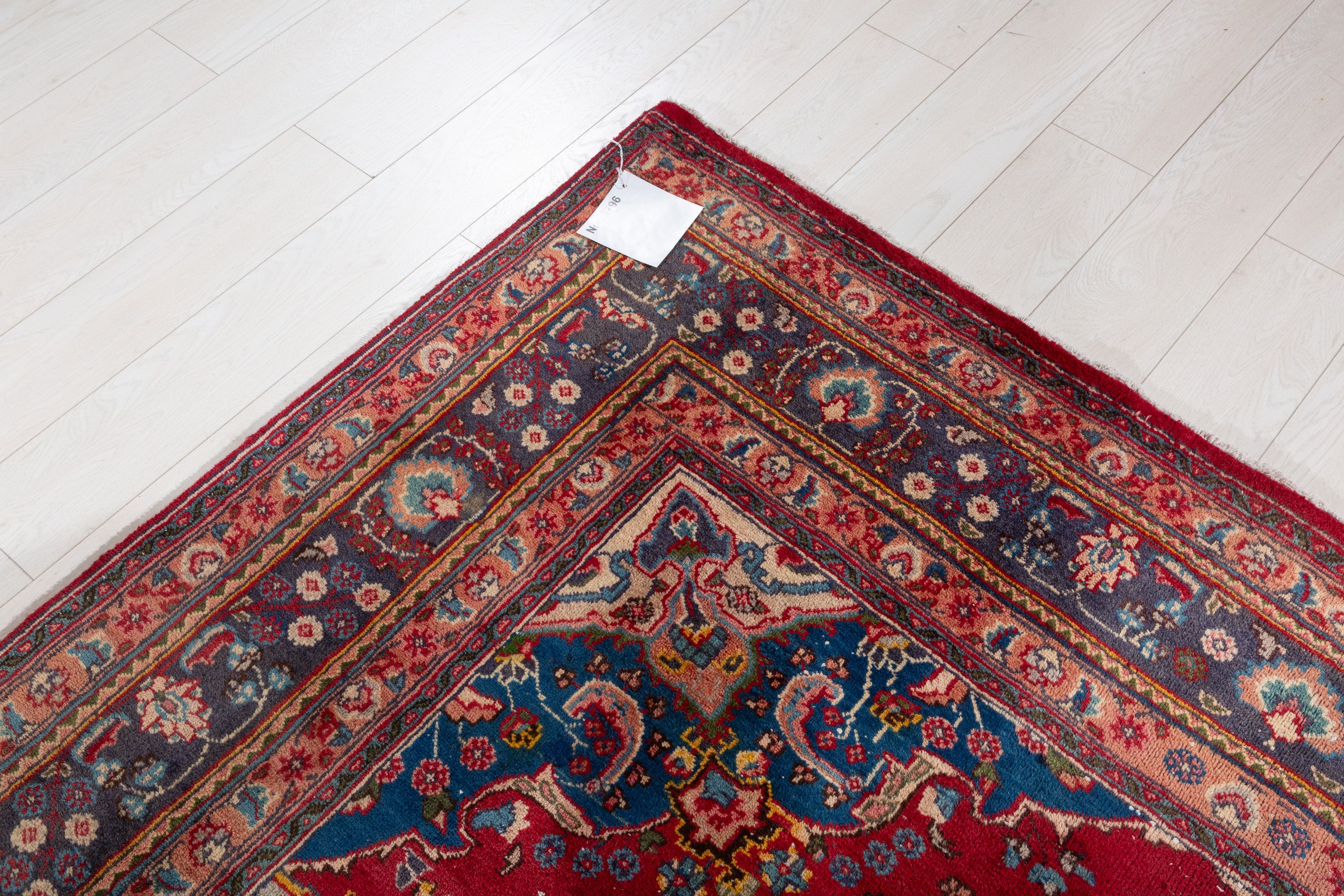 Vintage Red Floral Rug – 9' 4" x 6' 4" (284 x 194 cm)