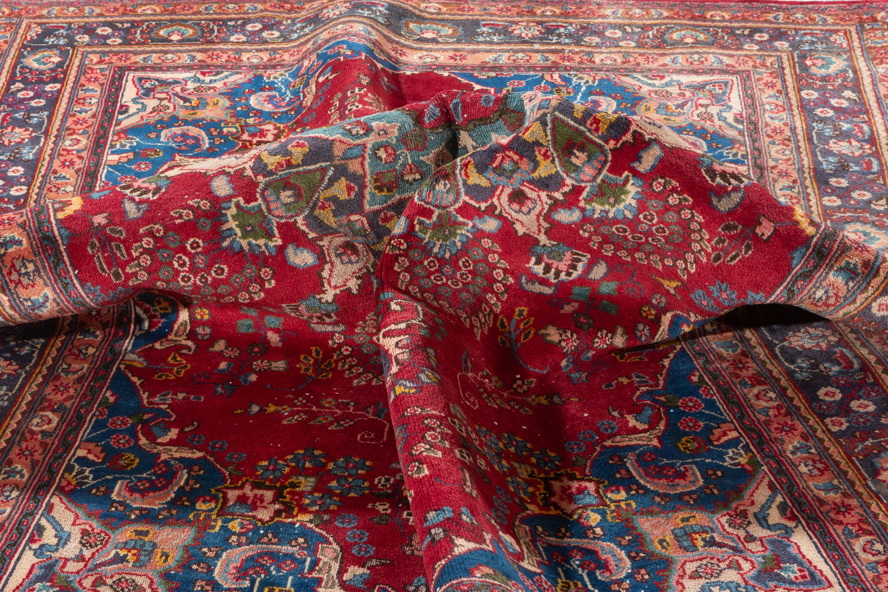 Vintage Red Floral Rug – 9' 4" x 6' 4" (284 x 194 cm)