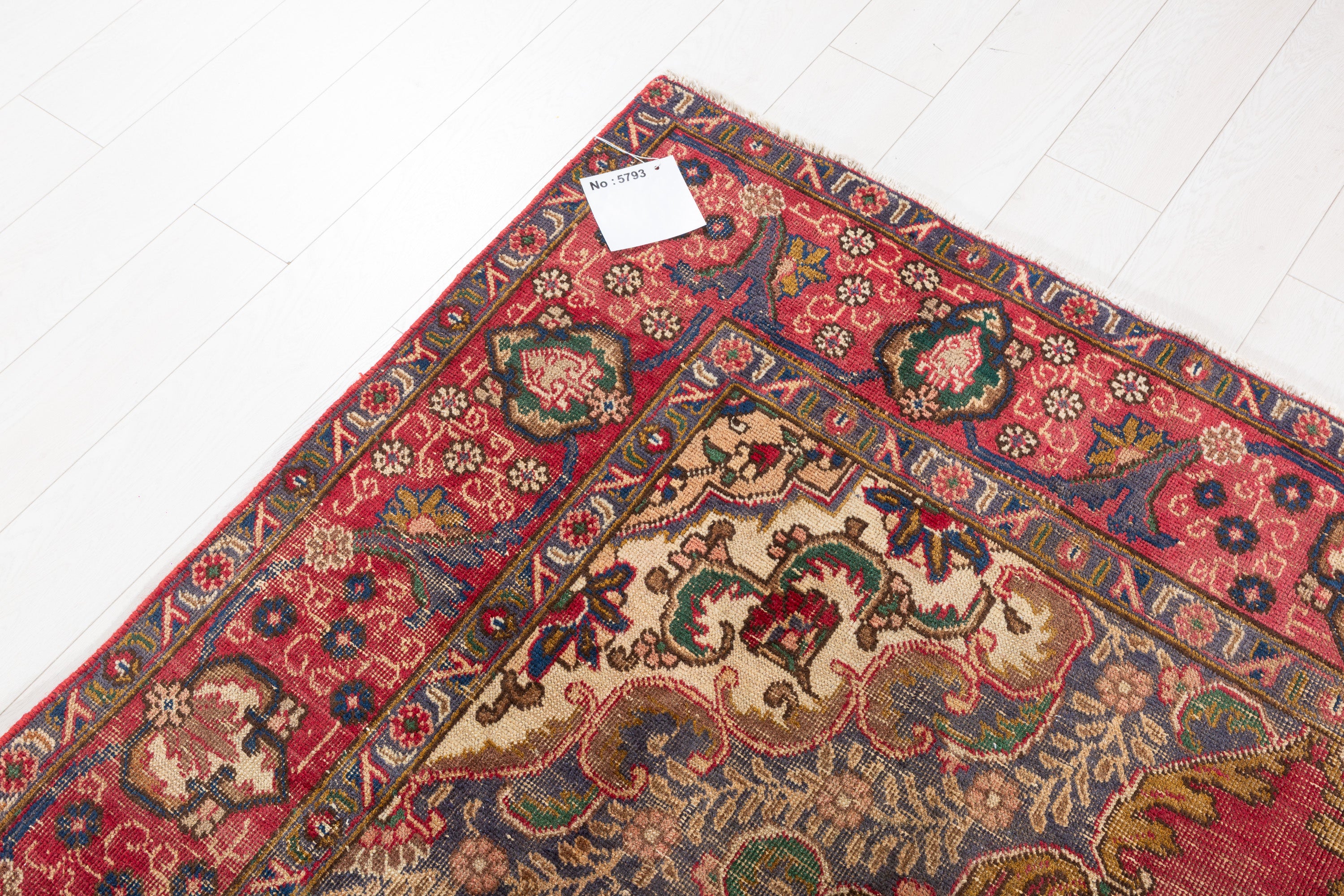 Vintage Red Floral Rug – 9' 7" x 6' 4" (292 x 192 cm)