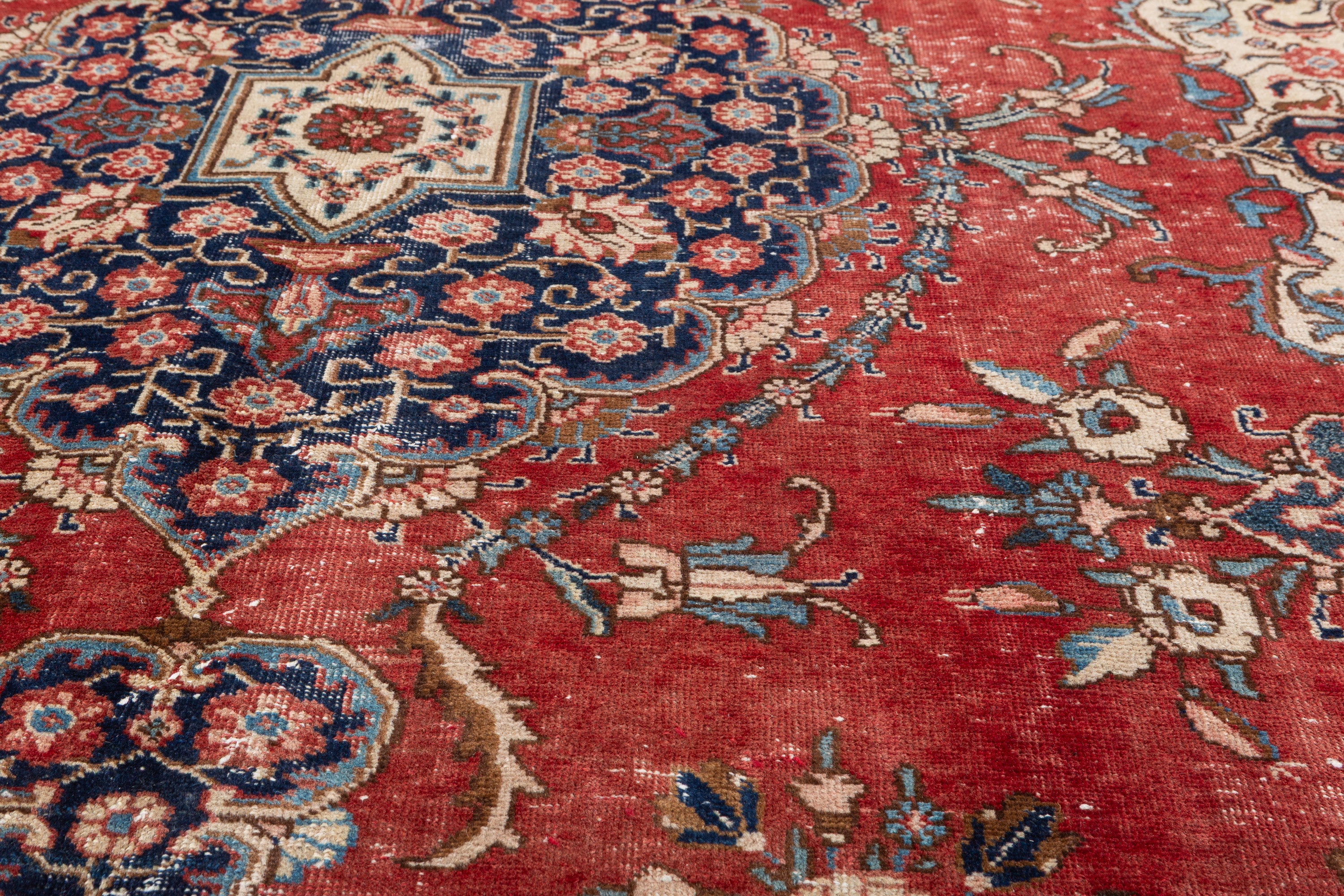 Vintage Red Floral Rug – 9' 3" x 6' 1" (282 x 185 cm)