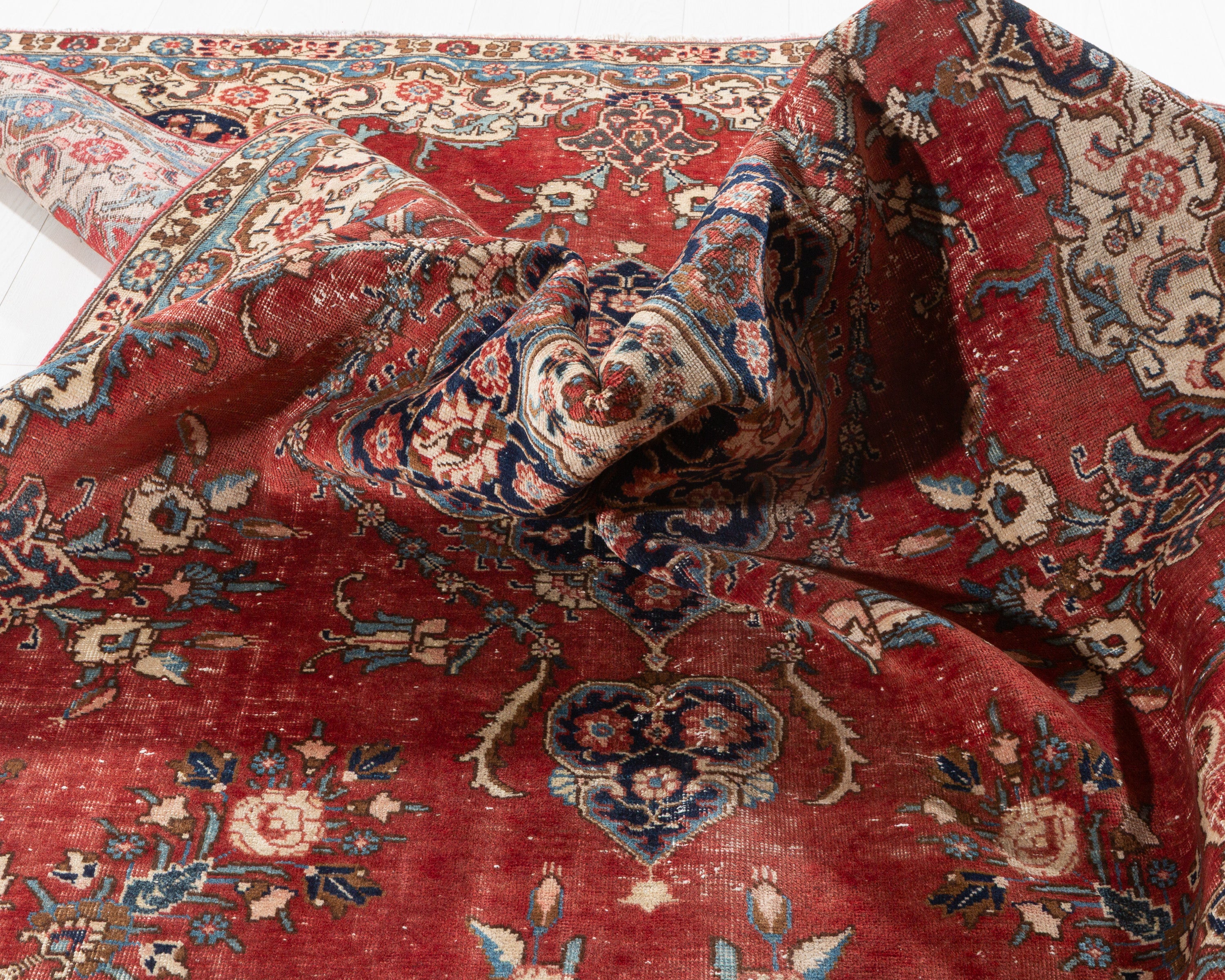 Vintage Red Floral Rug – 9' 3" x 6' 1" (282 x 185 cm)