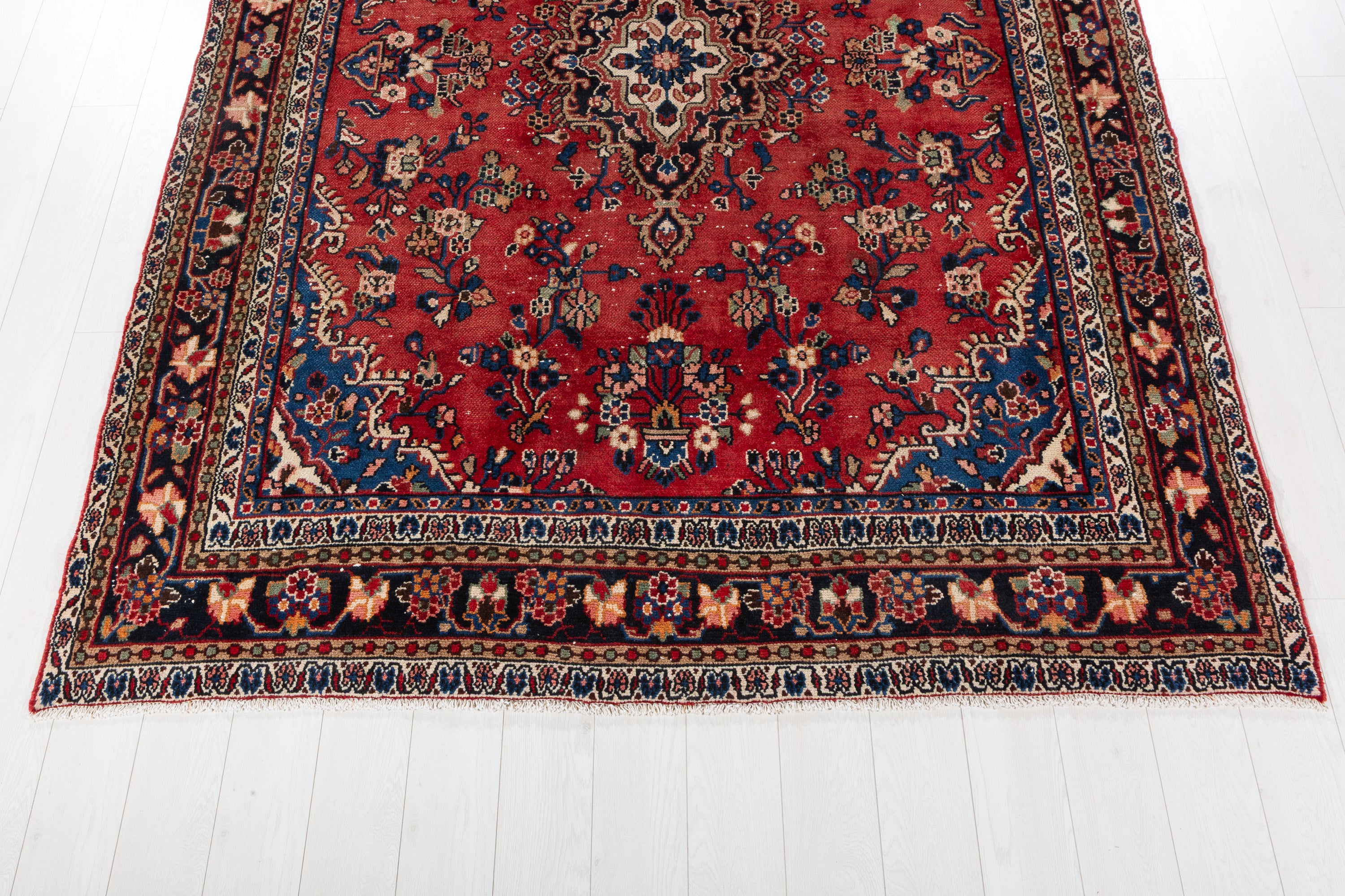 Vintage Red Floral Rug – 9' 4" x 6' 9" (285 x 207 cm)