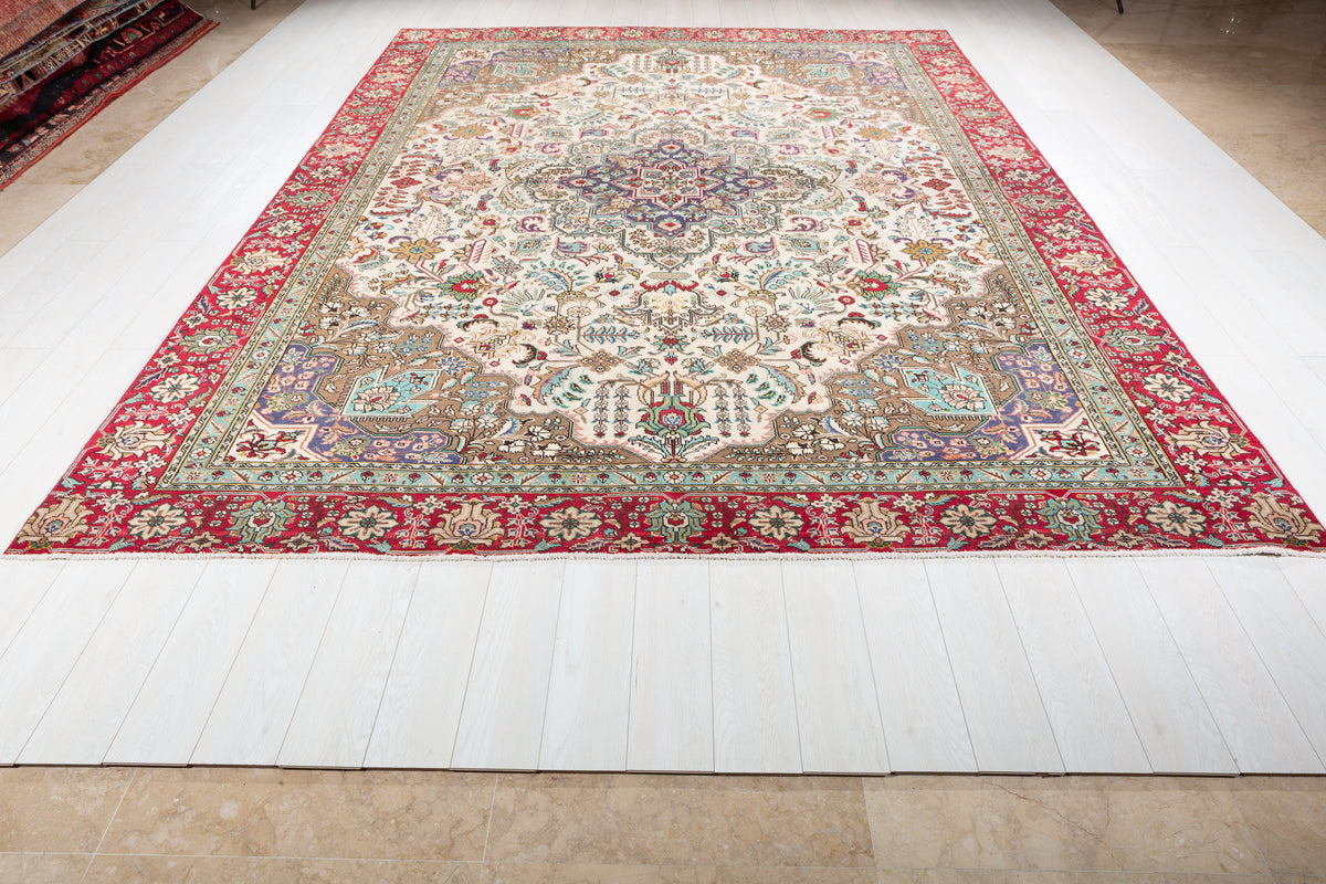 Vintage Beige Floral Rug – 12' 1" x 9' 1" (369 x 278 cm)