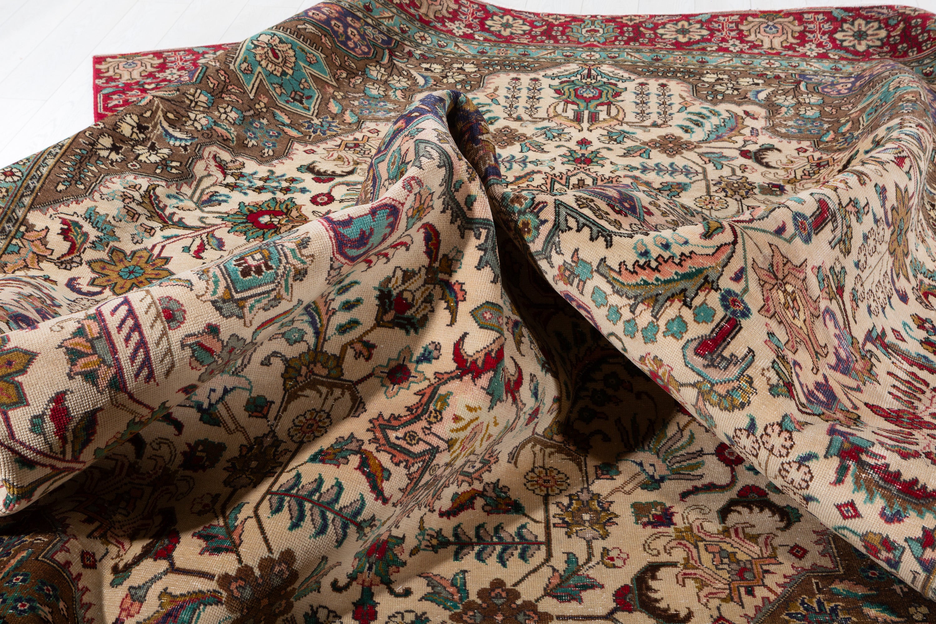 Vintage Beige Floral Rug – 12' 1" x 9' 1" (369 x 278 cm)