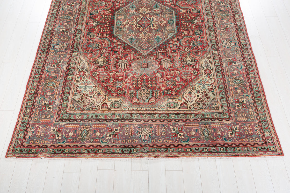 Collectible Vintage Red Floral Rug – 10' 11" x 7' 11" (333 x 241 cm)