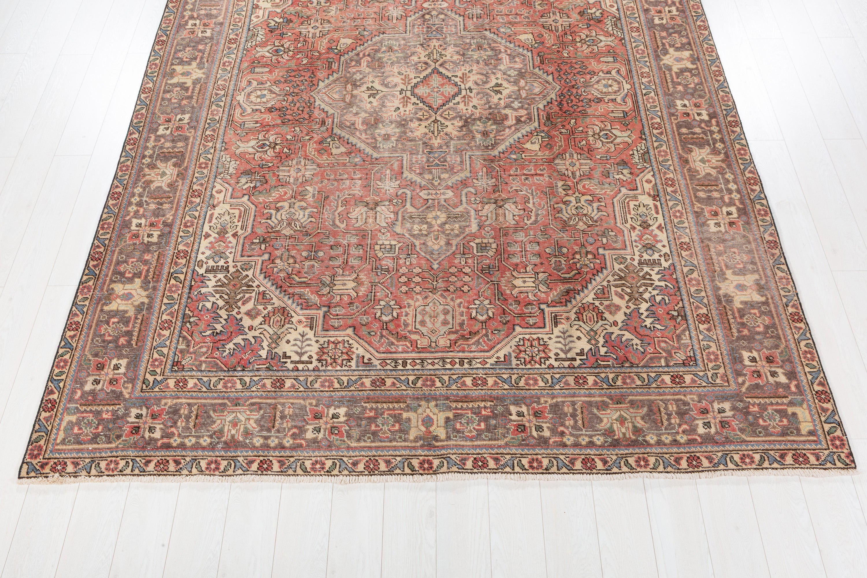 Vintage Faded red Floral Rug – 10' 7" x 7' 9" (323 x 236 cm)