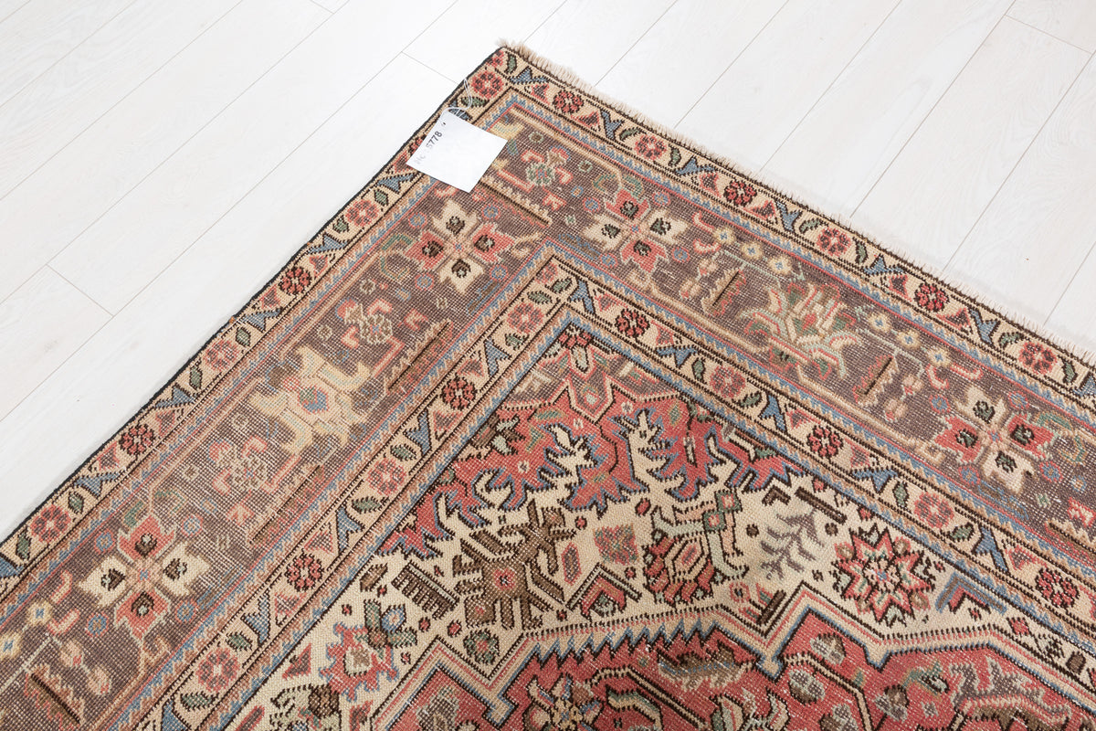 Vintage Faded red Floral Rug – 10' 7" x 7' 9" (323 x 236 cm)