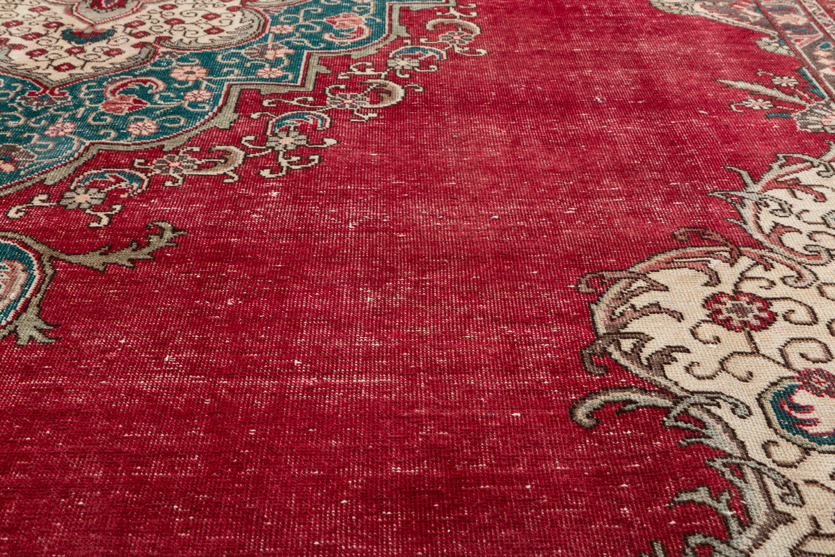 Collectible Vintage Red and green Traditional Rug – 15' 8" x 9' 8" (478 x 295 cm)