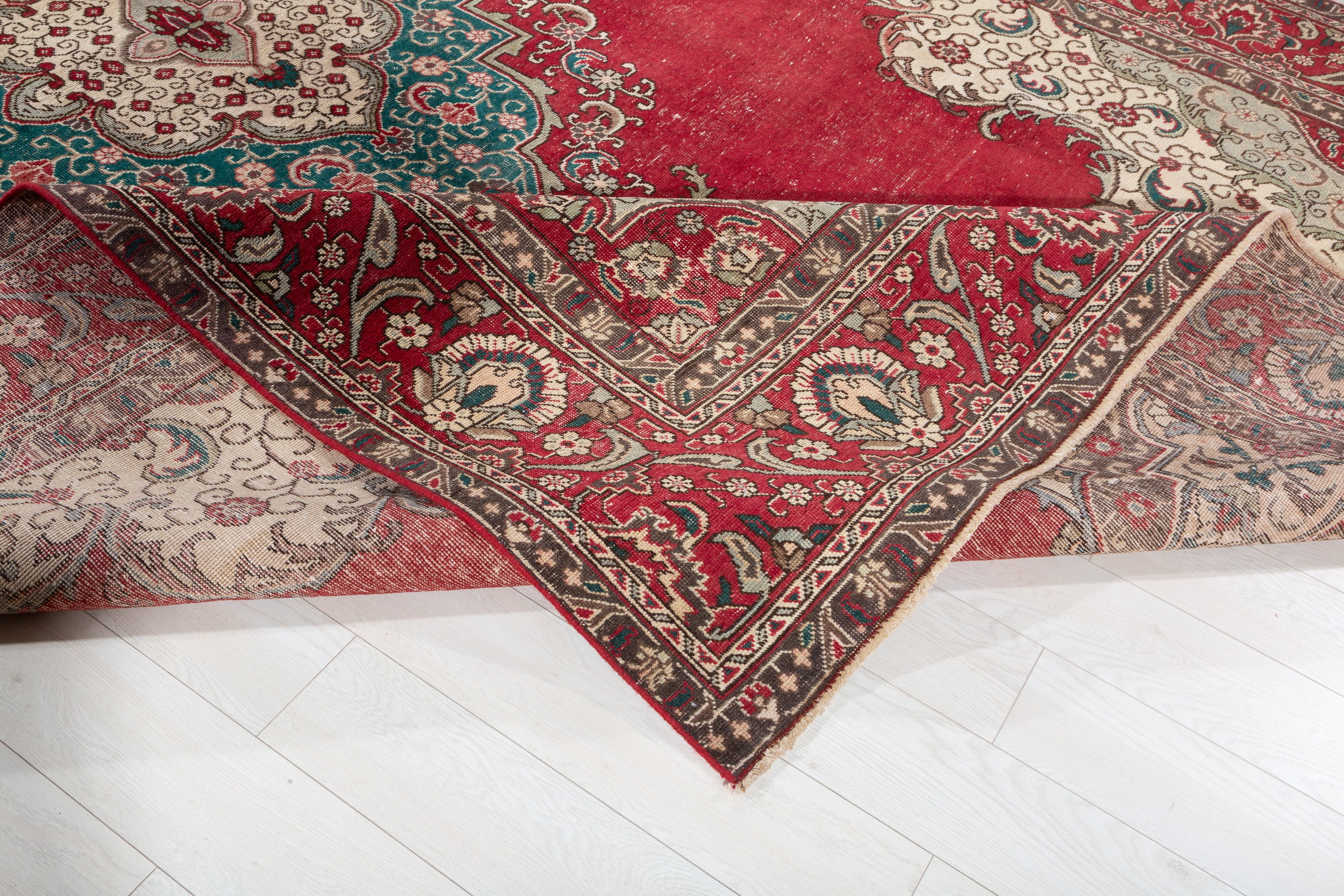 Collectible Vintage Red and green Traditional Rug – 15' 8" x 9' 8" (478 x 295 cm)