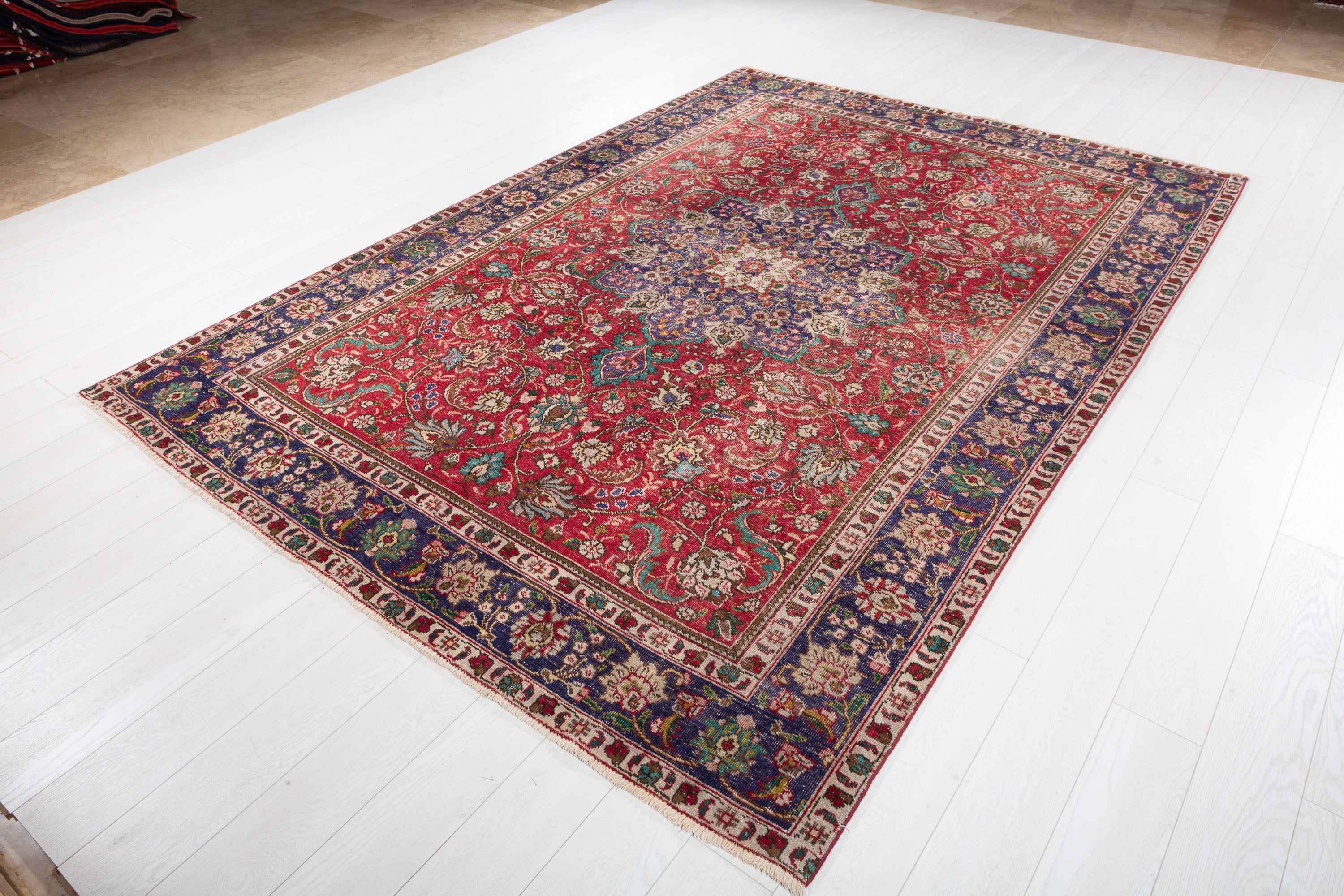 Vintage Red and beige Traditional Rug – 9' 9" x 6' 9" (297 x 206 cm)