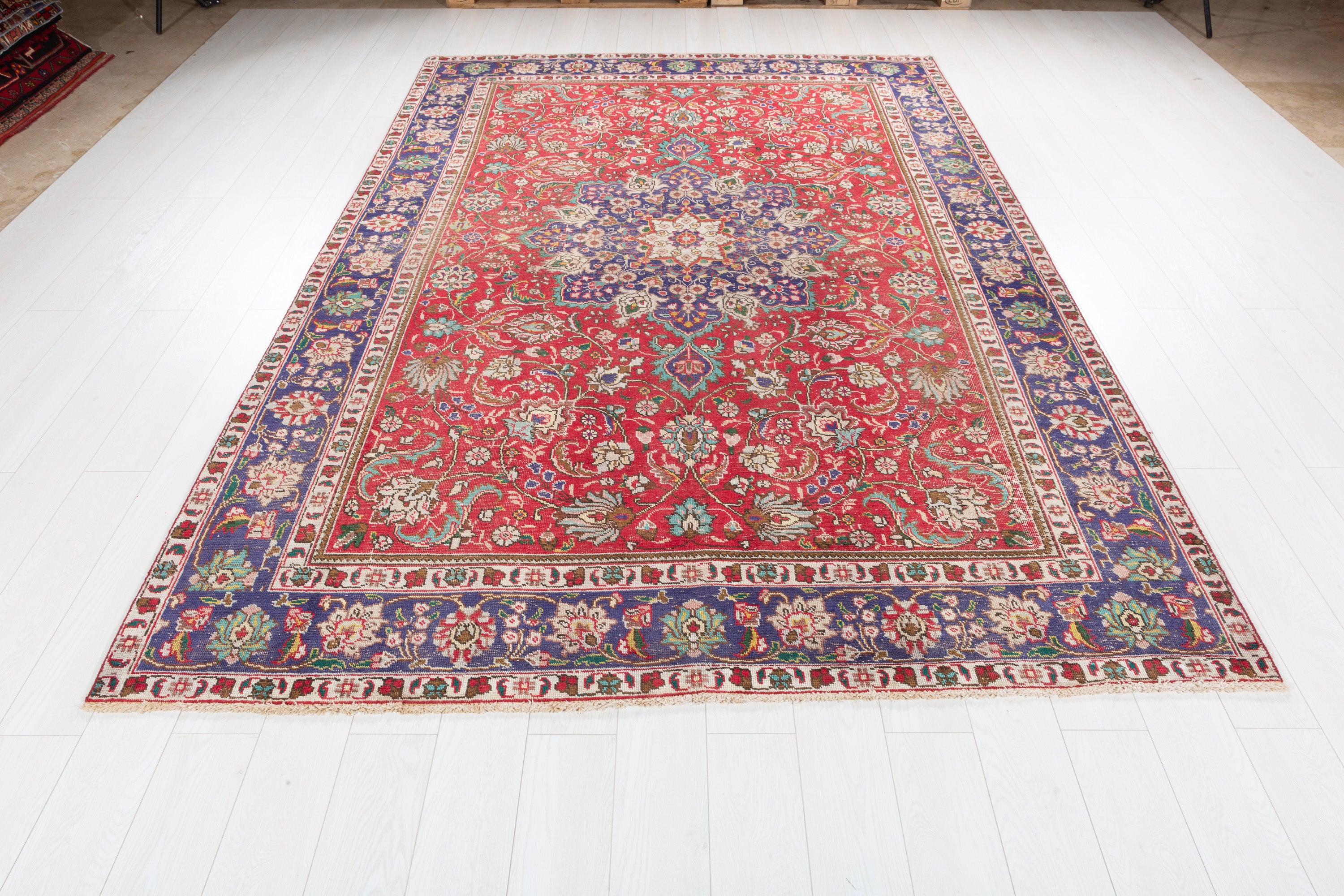 Vintage Red and beige Traditional Rug – 9' 9" x 6' 9" (297 x 206 cm)