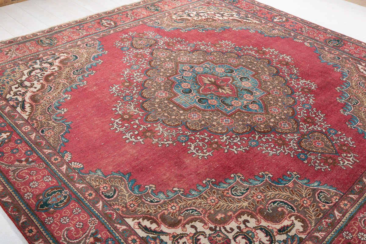 Collectible Vintage Magenta and navy Floral square Rug – 9' 3" x 9' 5" (283 x 288 cm)