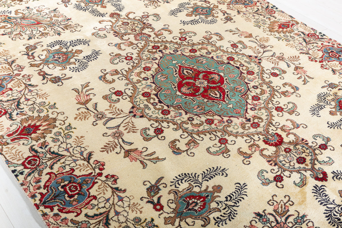 Collectible Vintage Warm beige and red Floral Rug – 10' 3" x 7' 0" (312 x 214 cm)
