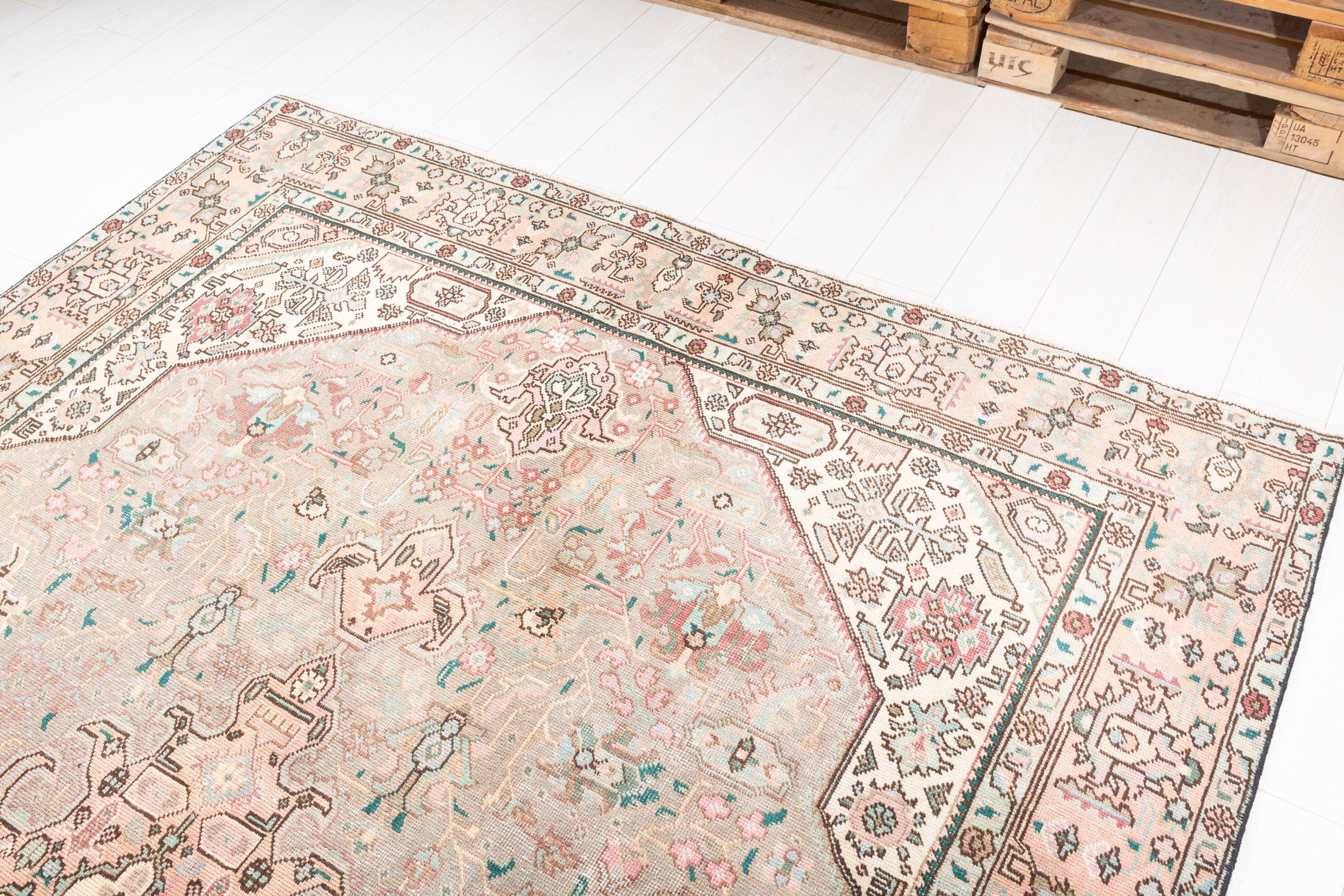 Vintage Faded beige and gray Traditional Rug – 9' 5" x 6' 5" (288 x 196 cm)