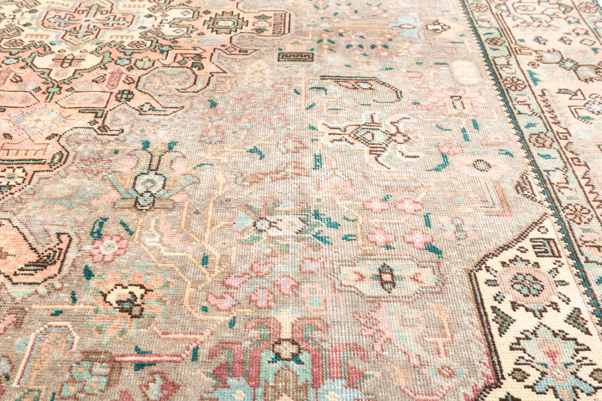 Vintage Faded beige and gray Traditional Rug – 9' 5" x 6' 5" (288 x 196 cm)