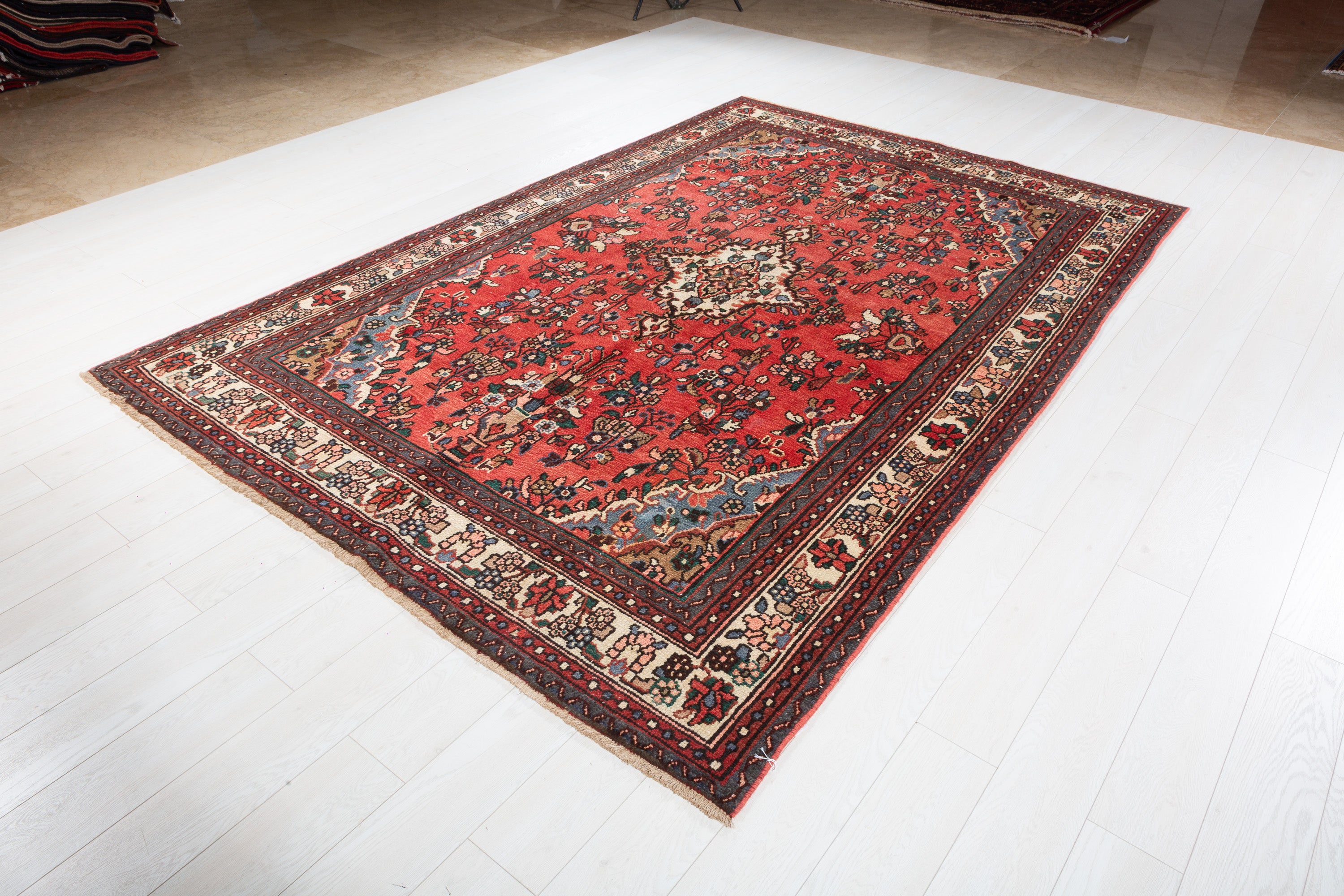 Vintage Red and beige Floral Rug – 9' 7" x 6' 5" (292 x 196 cm)