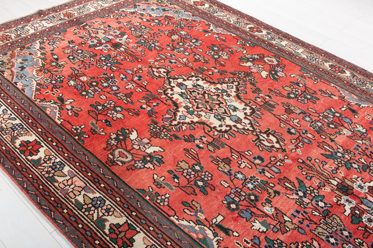 Vintage Red and beige Floral Rug – 9' 7" x 6' 5" (292 x 196 cm)