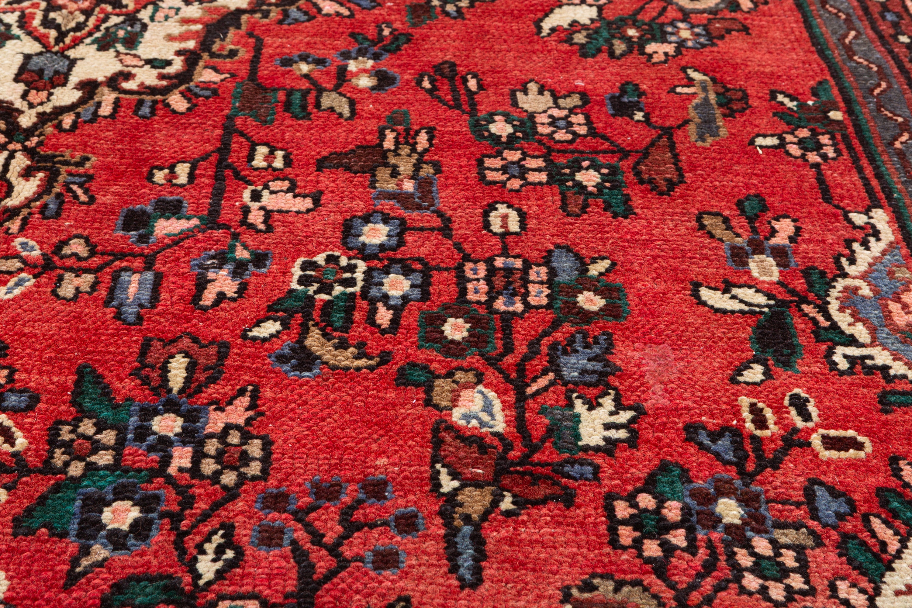 Vintage Red and beige Floral Rug – 9' 7" x 6' 5" (292 x 196 cm)