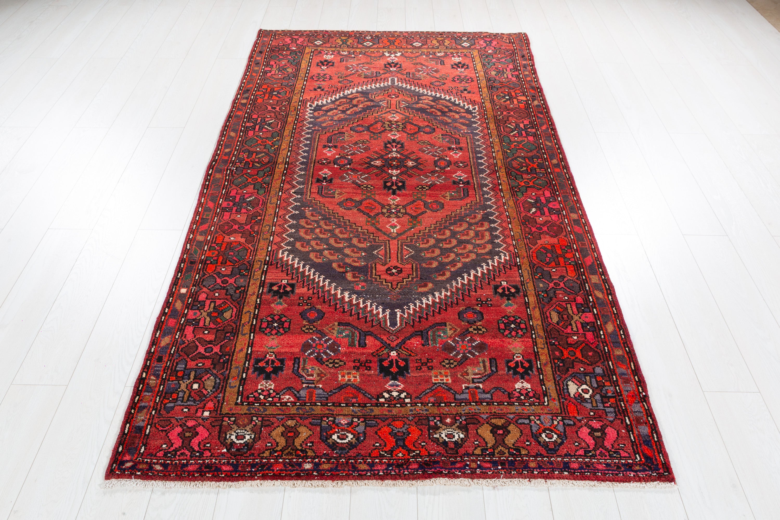 Vintage Rust Red Central Medallion Area Rug – 7' 9" x 4' 3" (236 x 130 cm)
