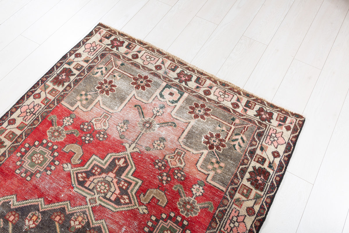 Vintage Faded Red, Beige Distressed Floral Medallion Area Rug – 7' 3" x 3' 10" (222 x 117 cm)