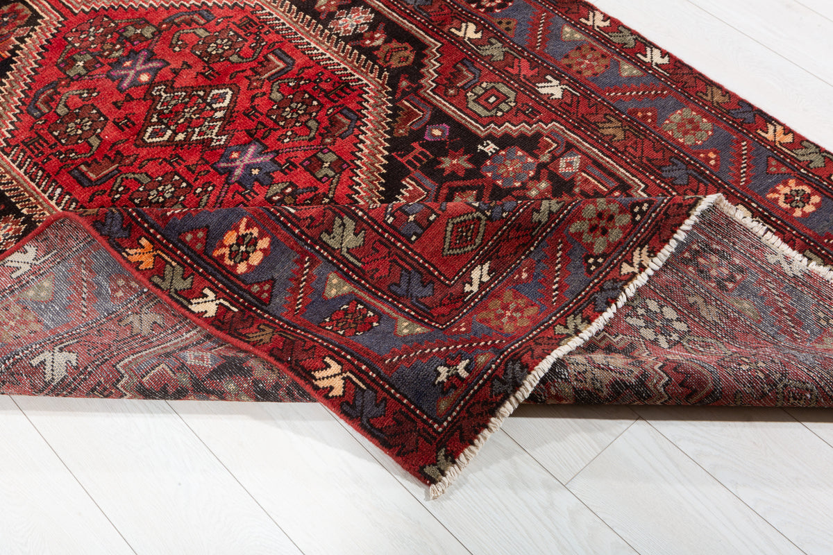 Vintage Red, Black Geometric Medallion Area Rug – 7' 9" x 4' 7" (237 x 140 cm)