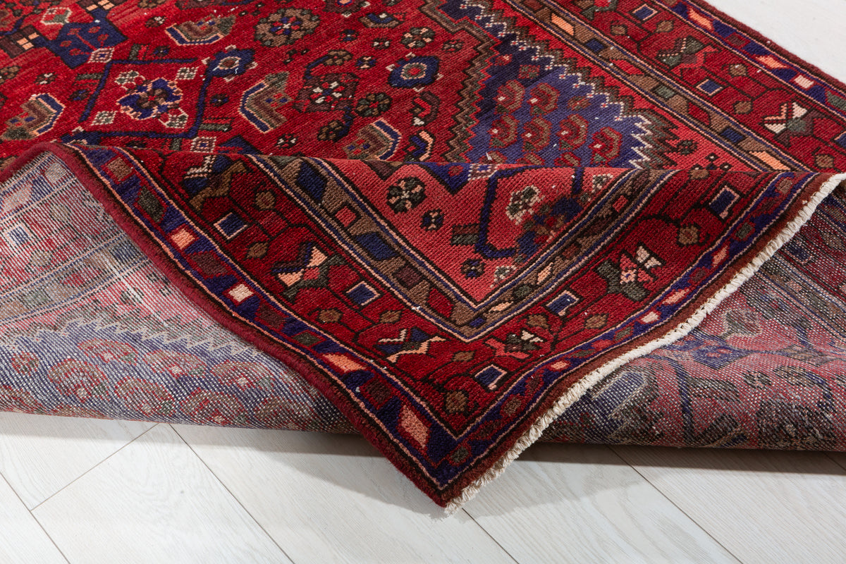 Vintage Red, Coral Central Medallion Area Rug – 6' 10" x 4' 2" (209 x 128 cm)