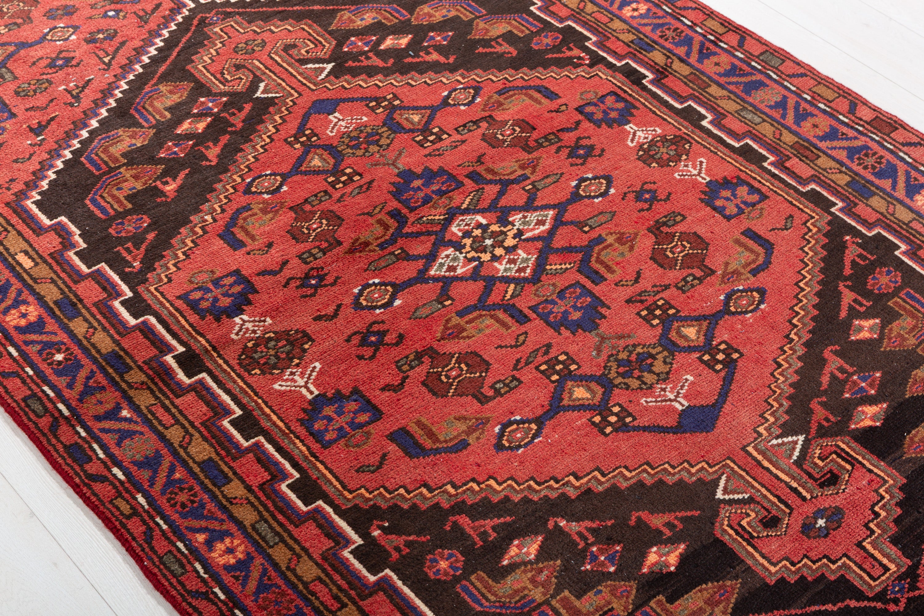 Vintage Red Diamond Medallion Area Rug – 6' 11" x 4' 4" (210 x 132 cm)
