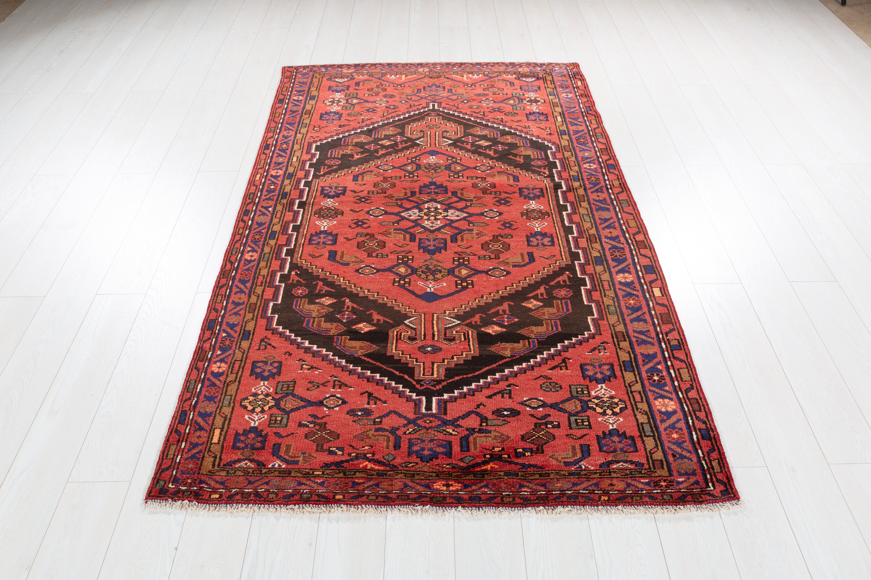 Vintage Red Diamond Medallion Area Rug – 6' 11" x 4' 4" (210 x 132 cm)