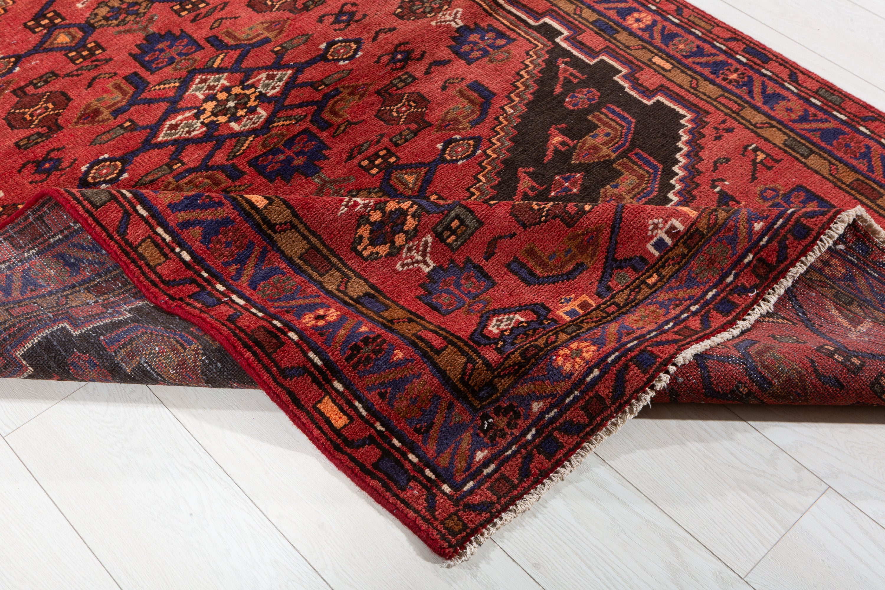 Vintage Red Diamond Medallion Area Rug – 6' 11" x 4' 4" (210 x 132 cm)