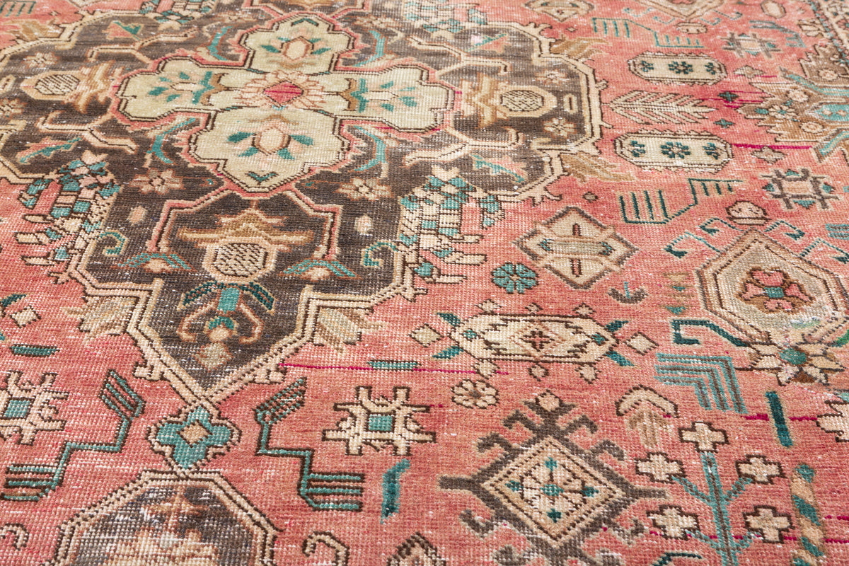 Vintage Faded Red Floral Medallion Area Rug – 7' 8" x 4' 7" (234 x 140 cm)