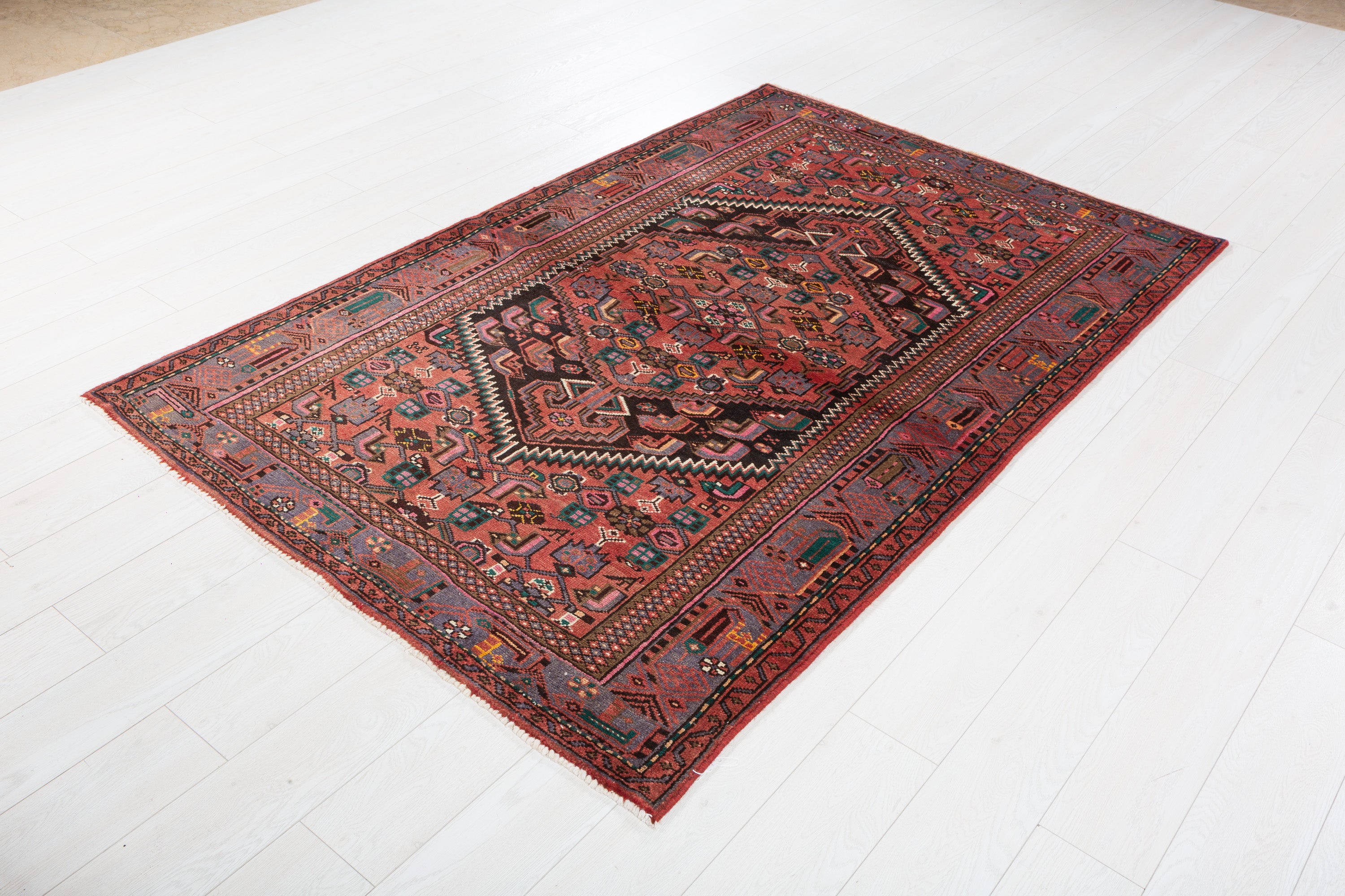 Vintage Bright Red Geometric Medallion Area Rug – 6' 11" x 4' 6" (212 x 137 cm)