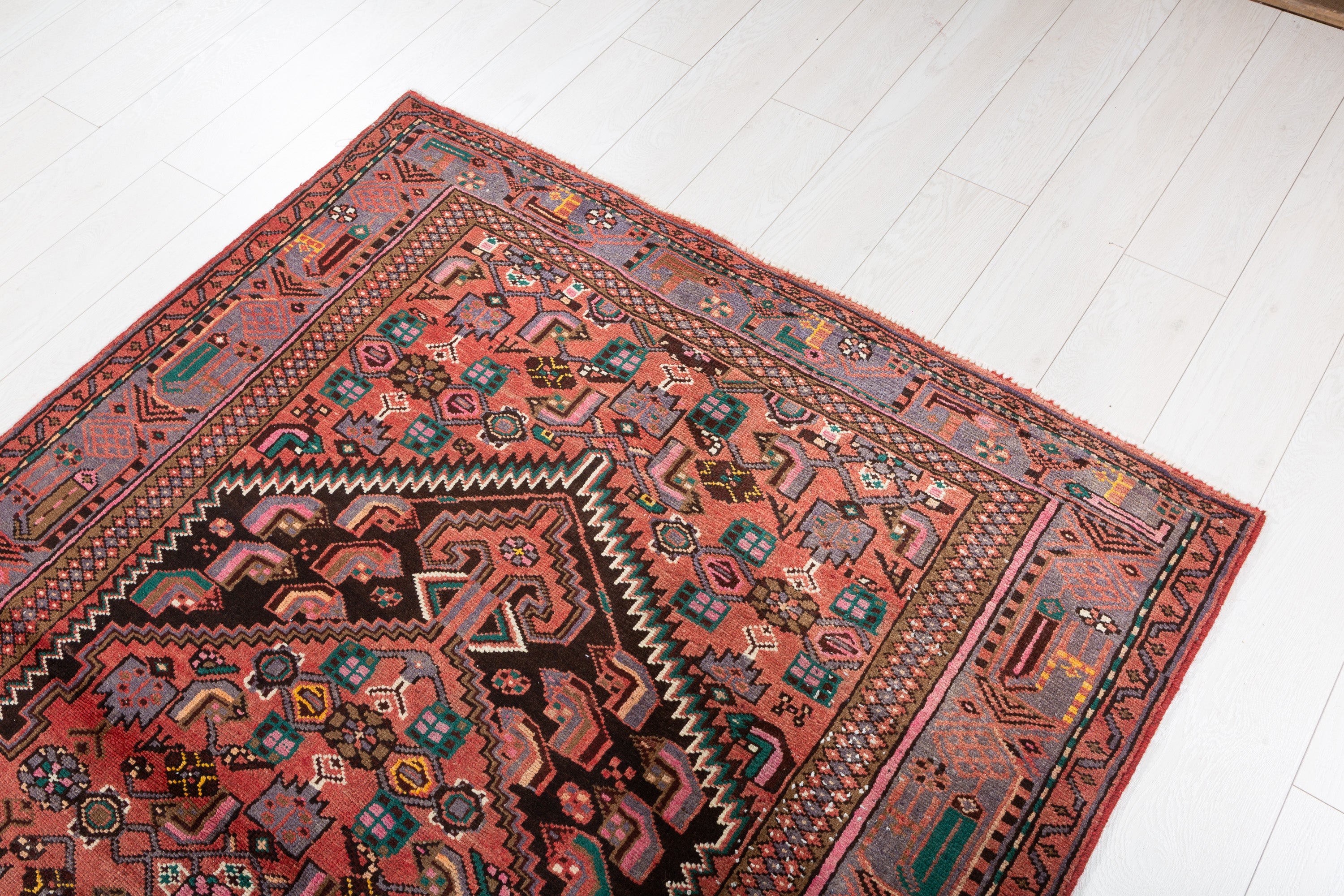 Vintage Bright Red Geometric Medallion Area Rug – 6' 11" x 4' 6" (212 x 137 cm)