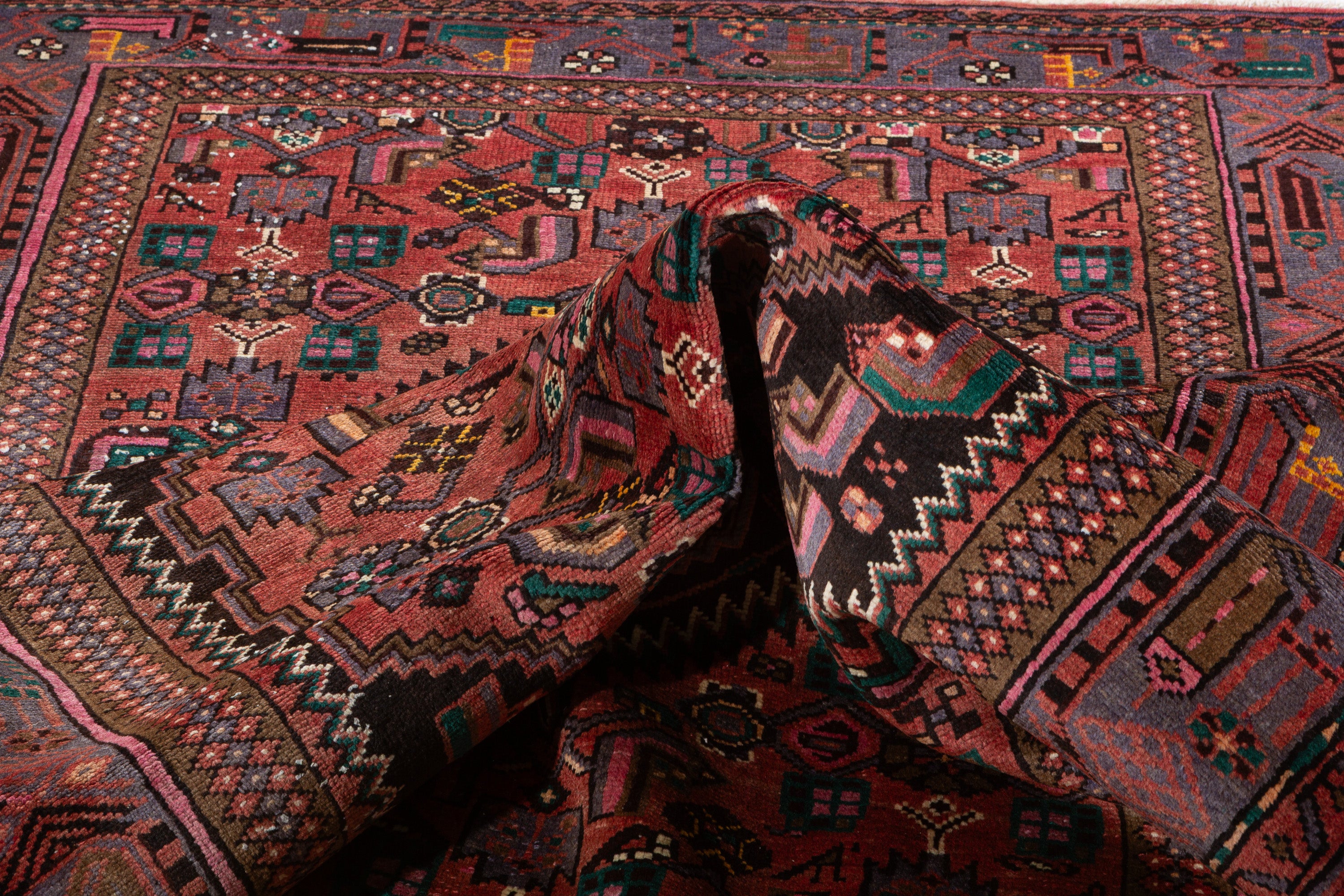 Vintage Bright Red Geometric Medallion Area Rug – 6' 11" x 4' 6" (212 x 137 cm)
