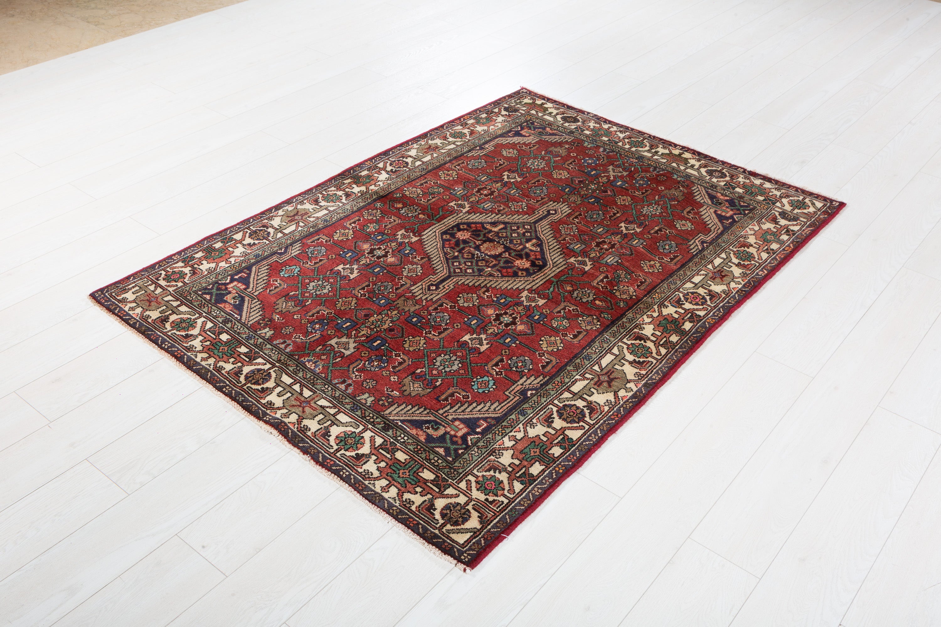 Collectible Vintage Rust Red, Beige Floral Medallion Area Rug – 5' 9" x 4' 0" (176 x 123 cm)
