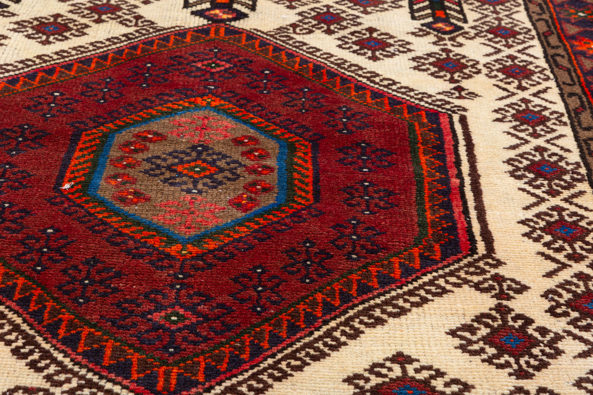 Vintage Beige, Red Ivory Field Medallion Area Rug – 6' 3" x 4' 0" (191 x 121 cm)