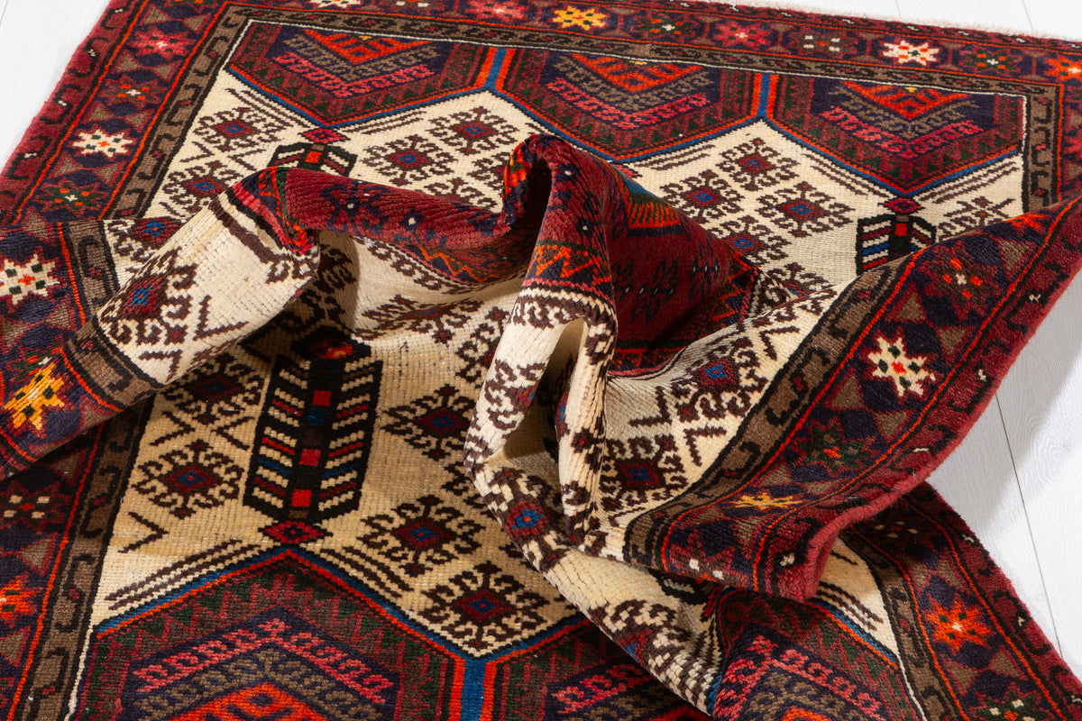 Vintage Beige, Red Ivory Field Medallion Area Rug – 6' 3" x 4' 0" (191 x 121 cm)