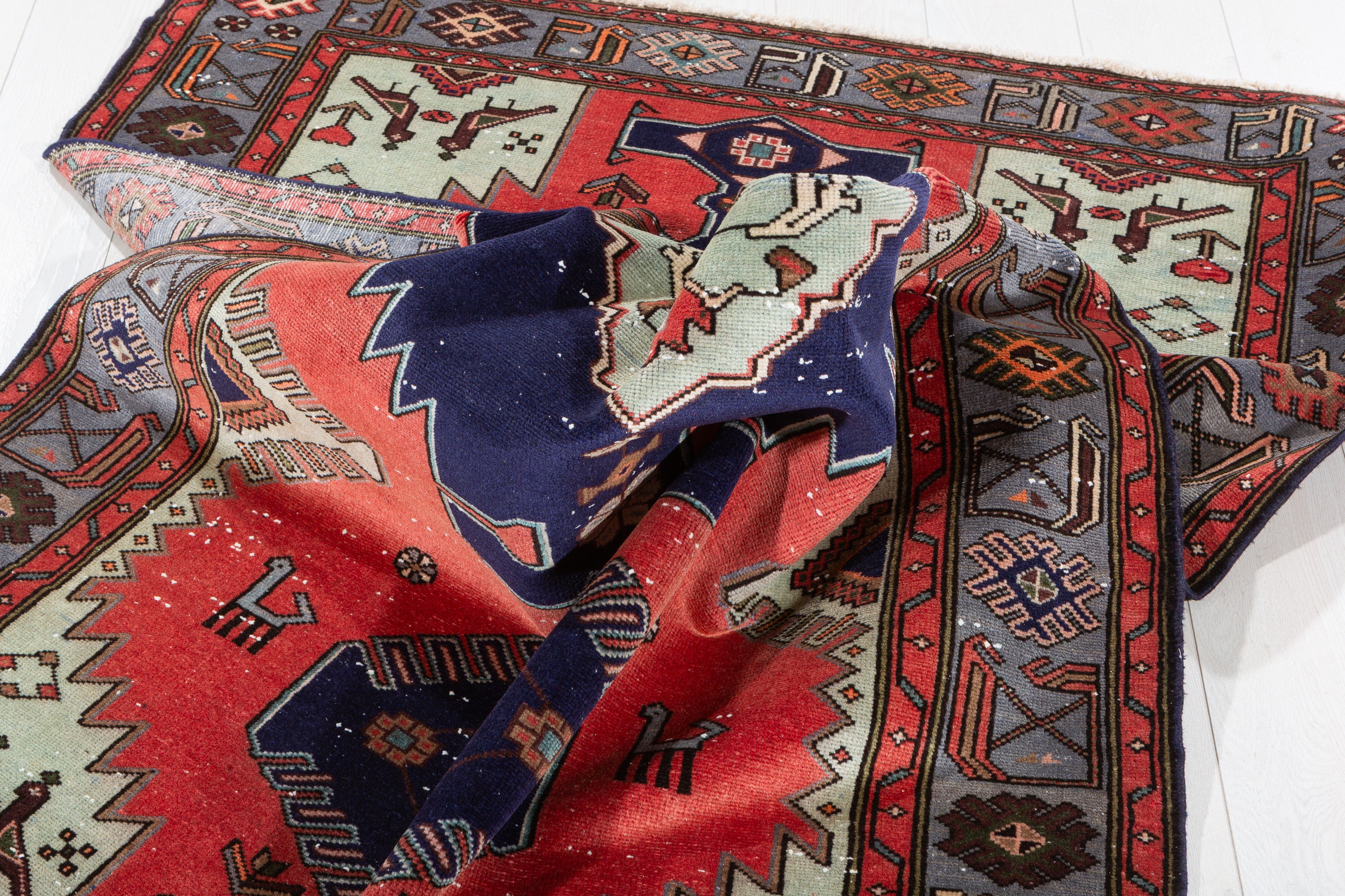 Collectible Vintage Coral, Navy Blue Triple Medallion Area Rug – 7' 0" x 4' 2" (213 x 127 cm)