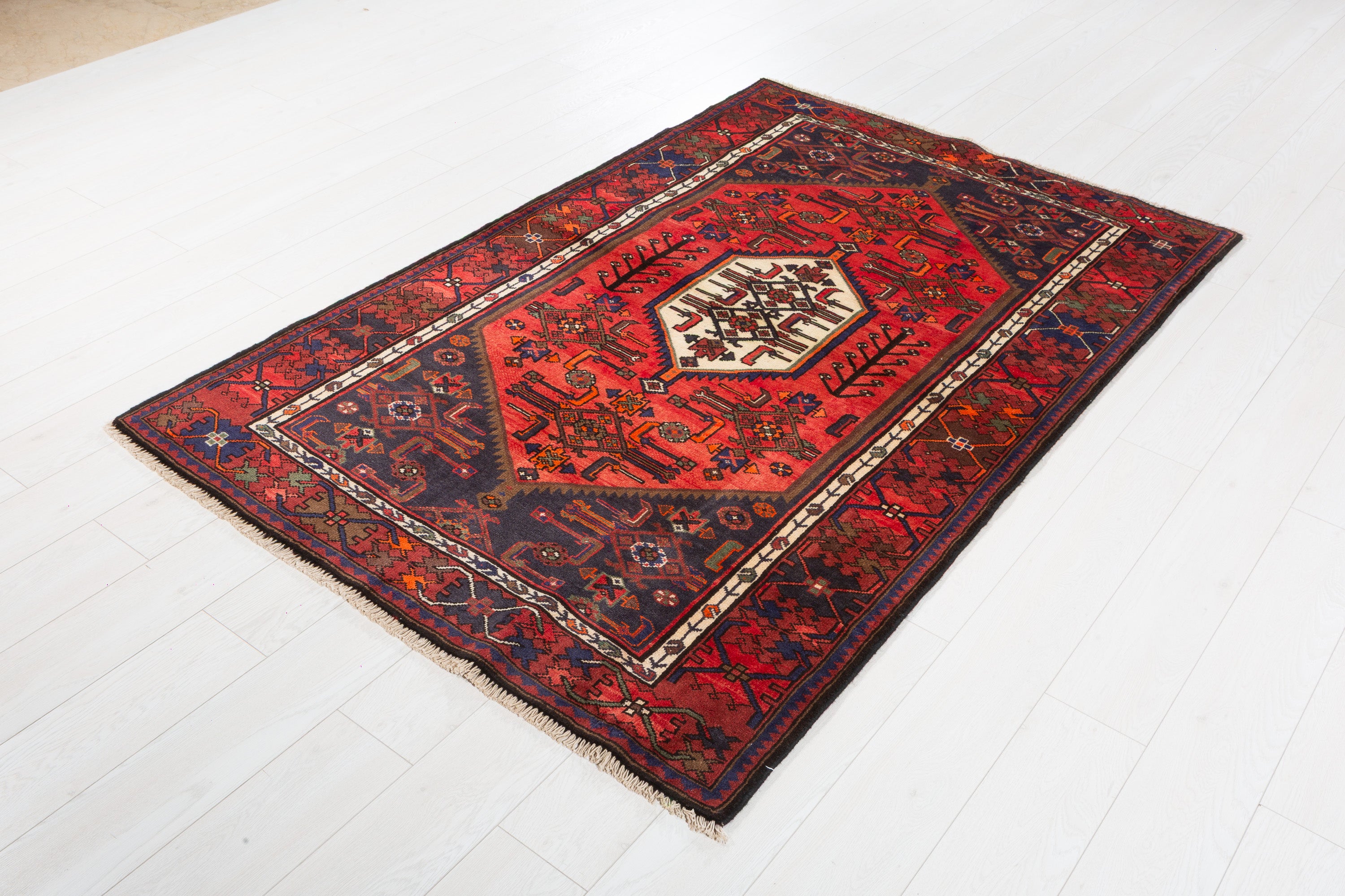 Vintage Coral, Navy Blue Central Medallion Area Rug – 6' 3" x 4' 2" (191 x 127 cm)