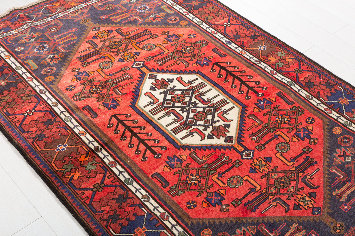 Vintage Coral, Navy Blue Central Medallion Area Rug – 6' 3" x 4' 2" (191 x 127 cm)