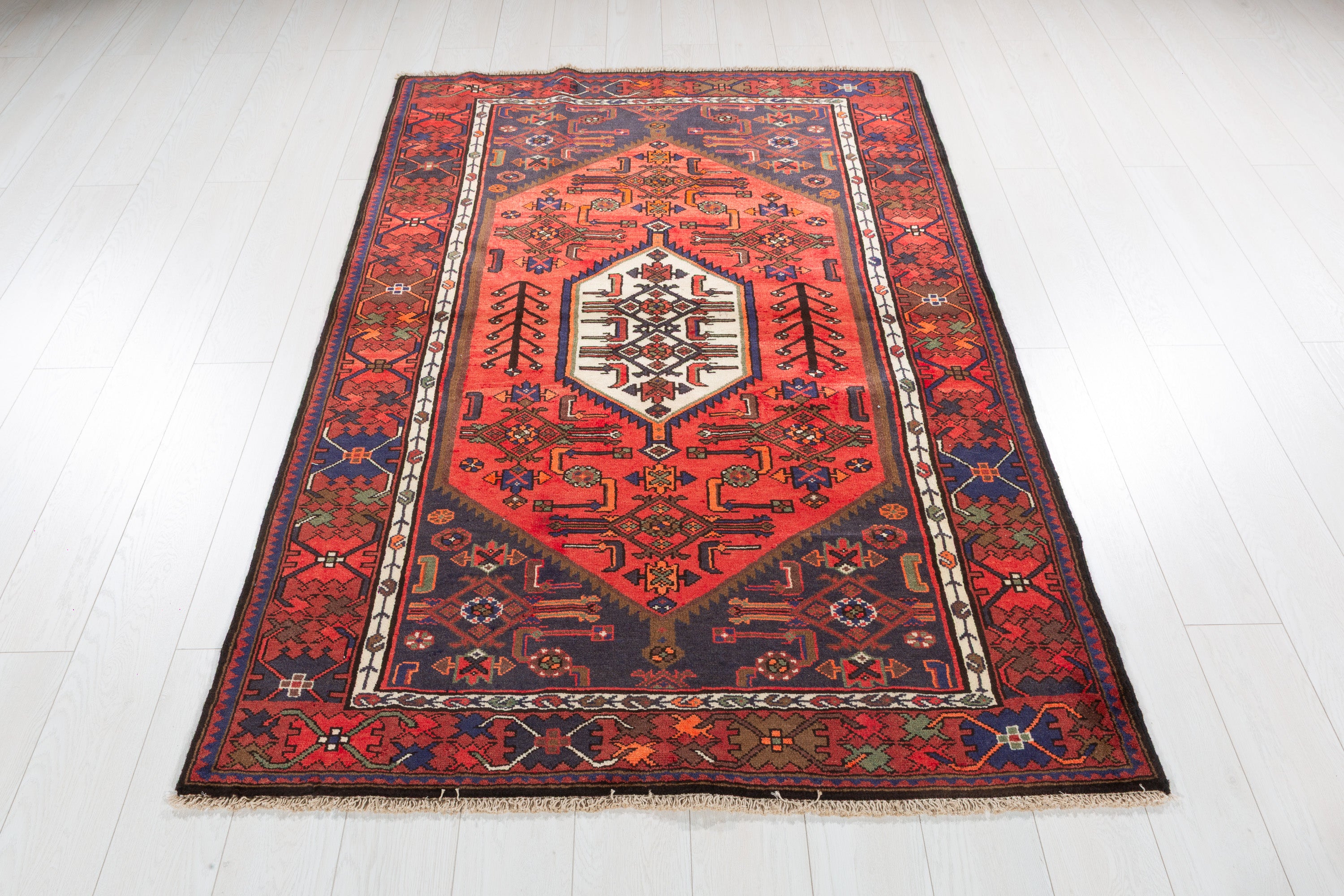 Vintage Coral, Navy Blue Central Medallion Area Rug – 6' 3" x 4' 2" (191 x 127 cm)