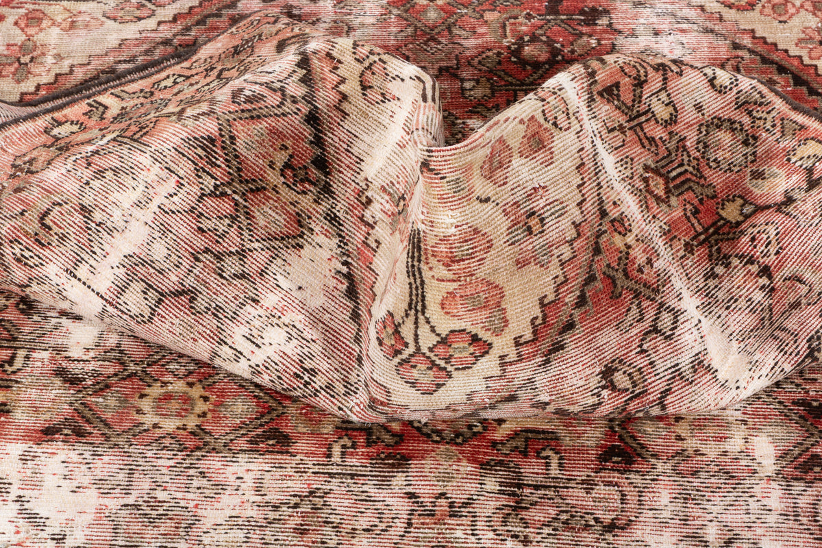 Vintage Faded Red, Beige Distressed Medallion Area Rug – 5' 9" x 3' 10" (175 x 117 cm)